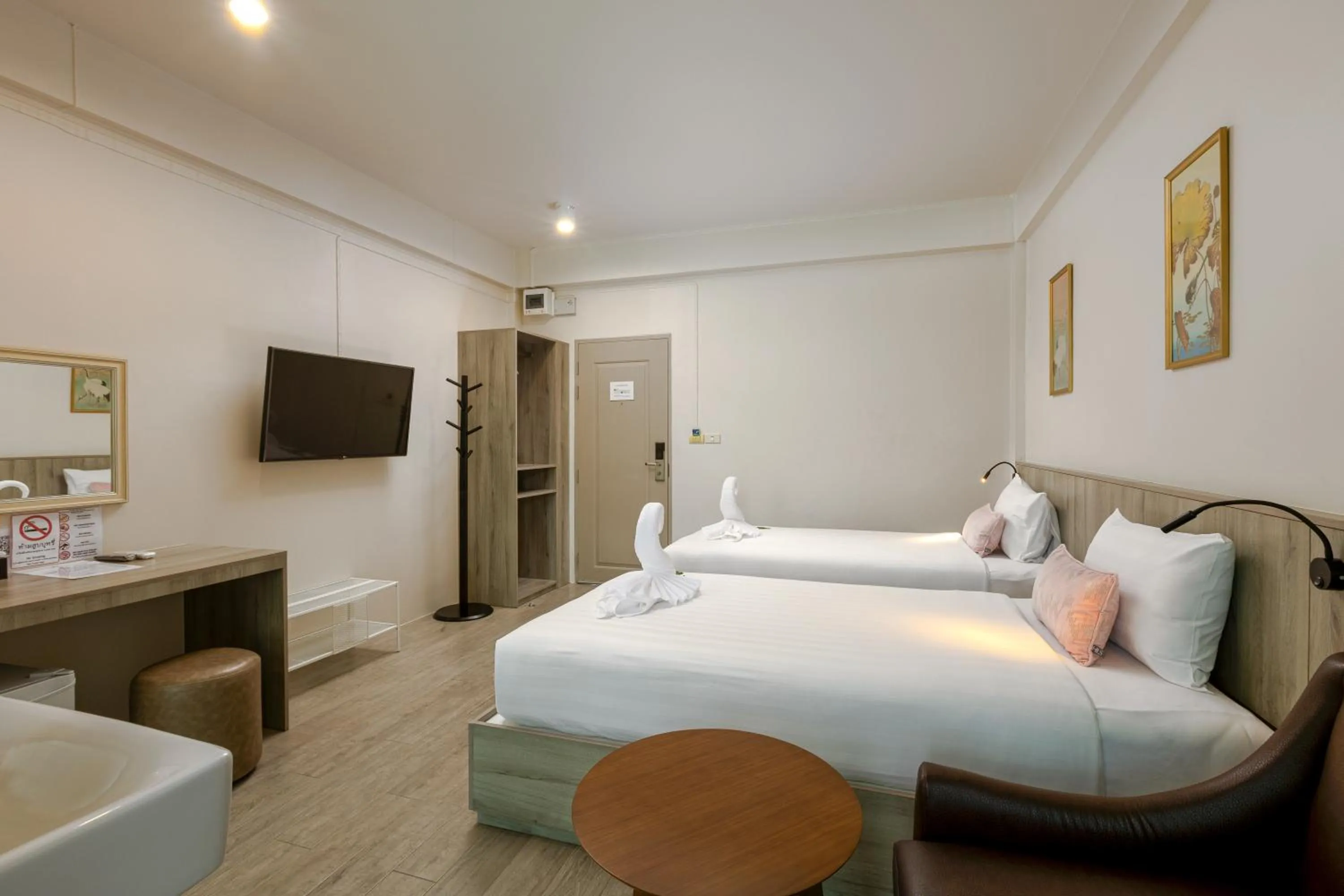 Bed in Ang Pao Hotel Phuket