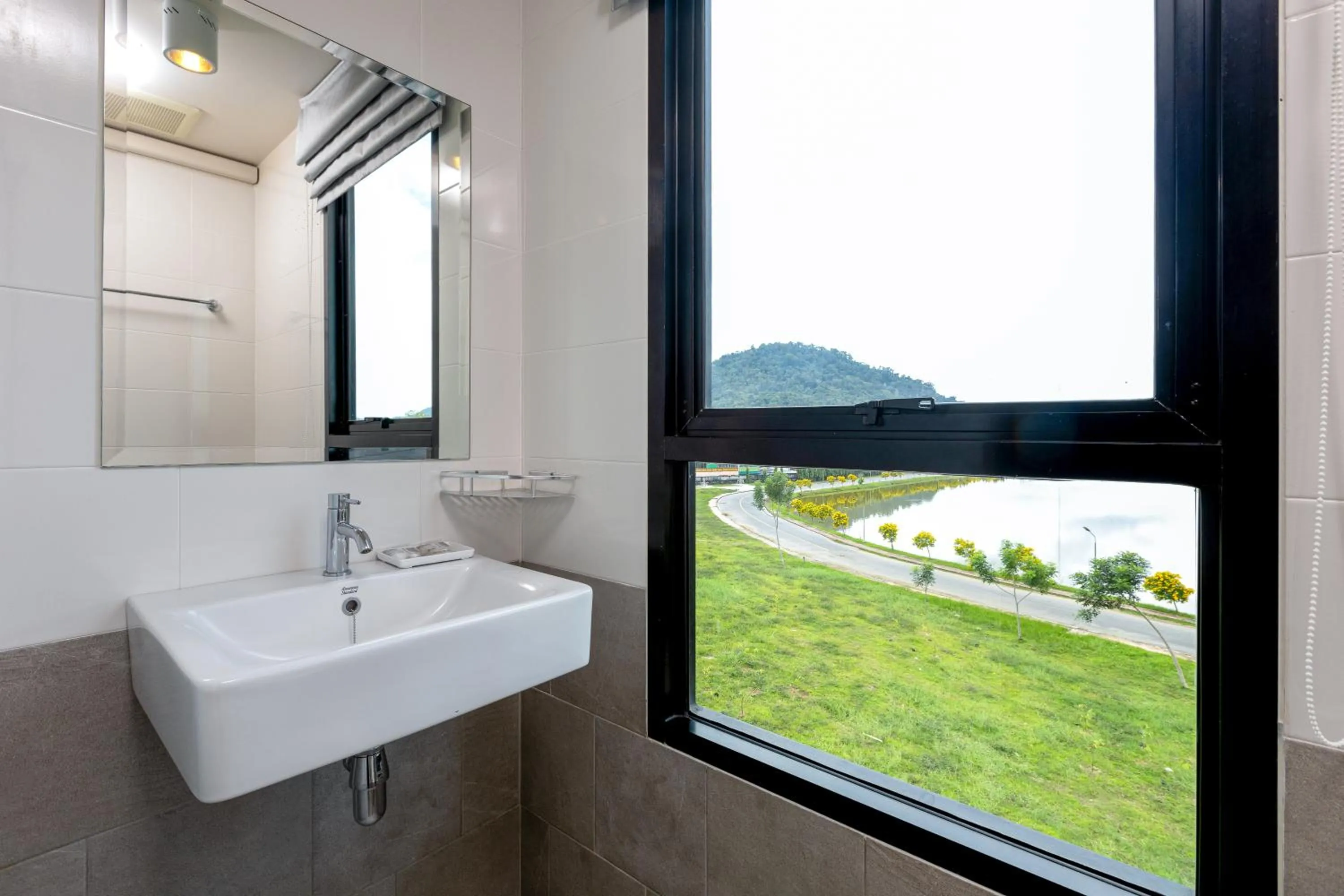 Toilet in Ang Pao Hotel Phuket