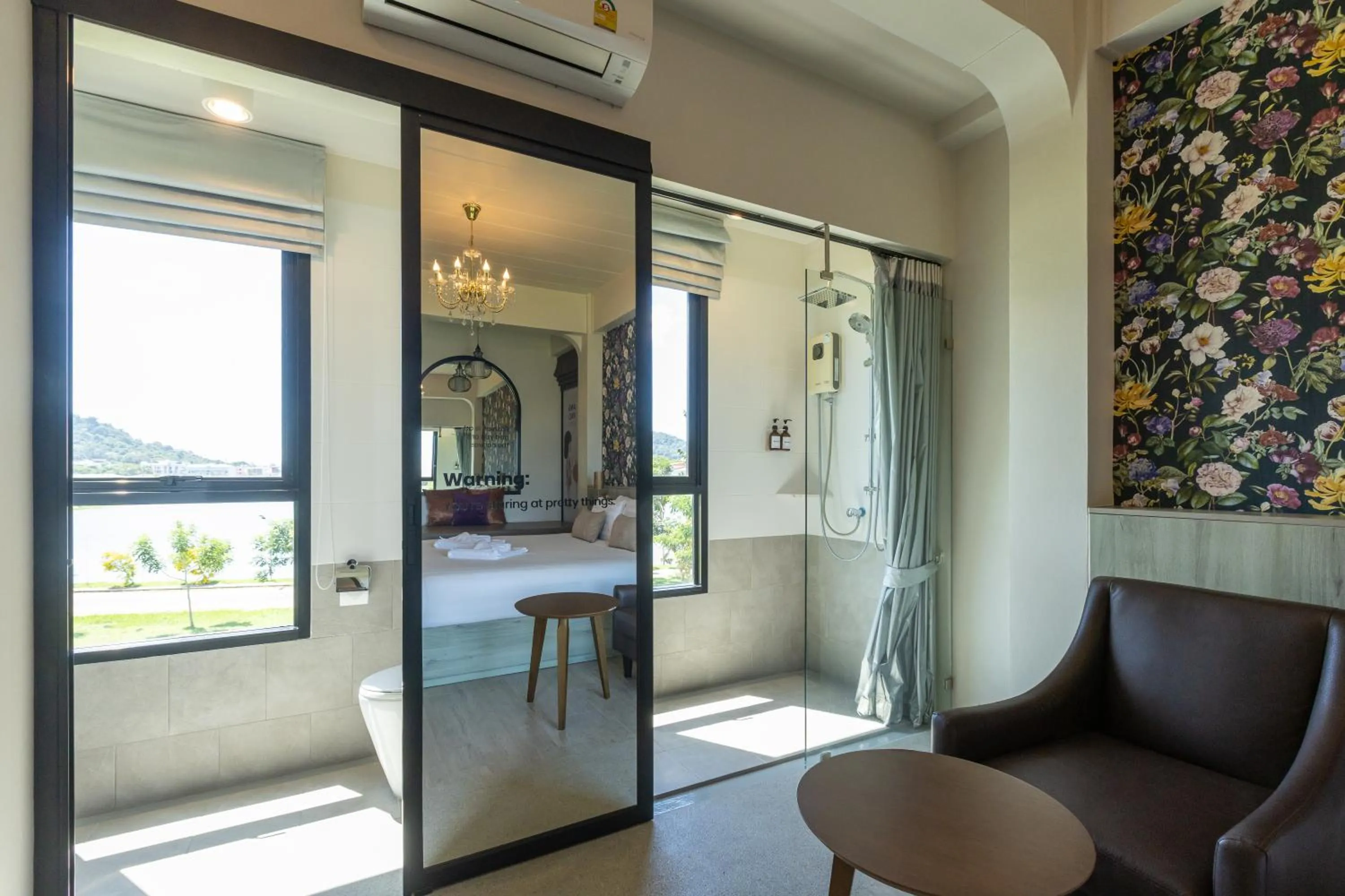 Toilet in Ang Pao Hotel Phuket