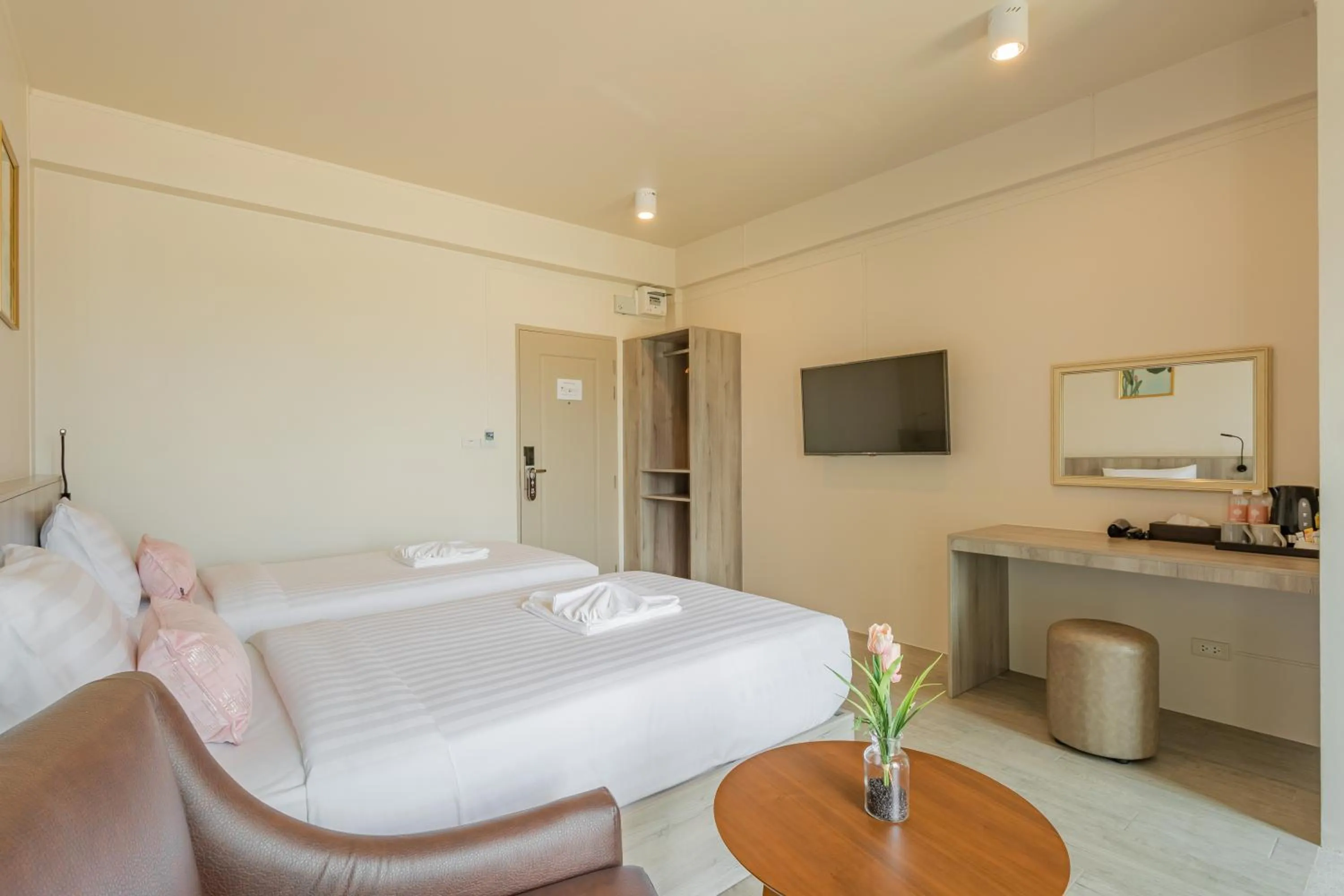 Bed in Ang Pao Hotel Phuket