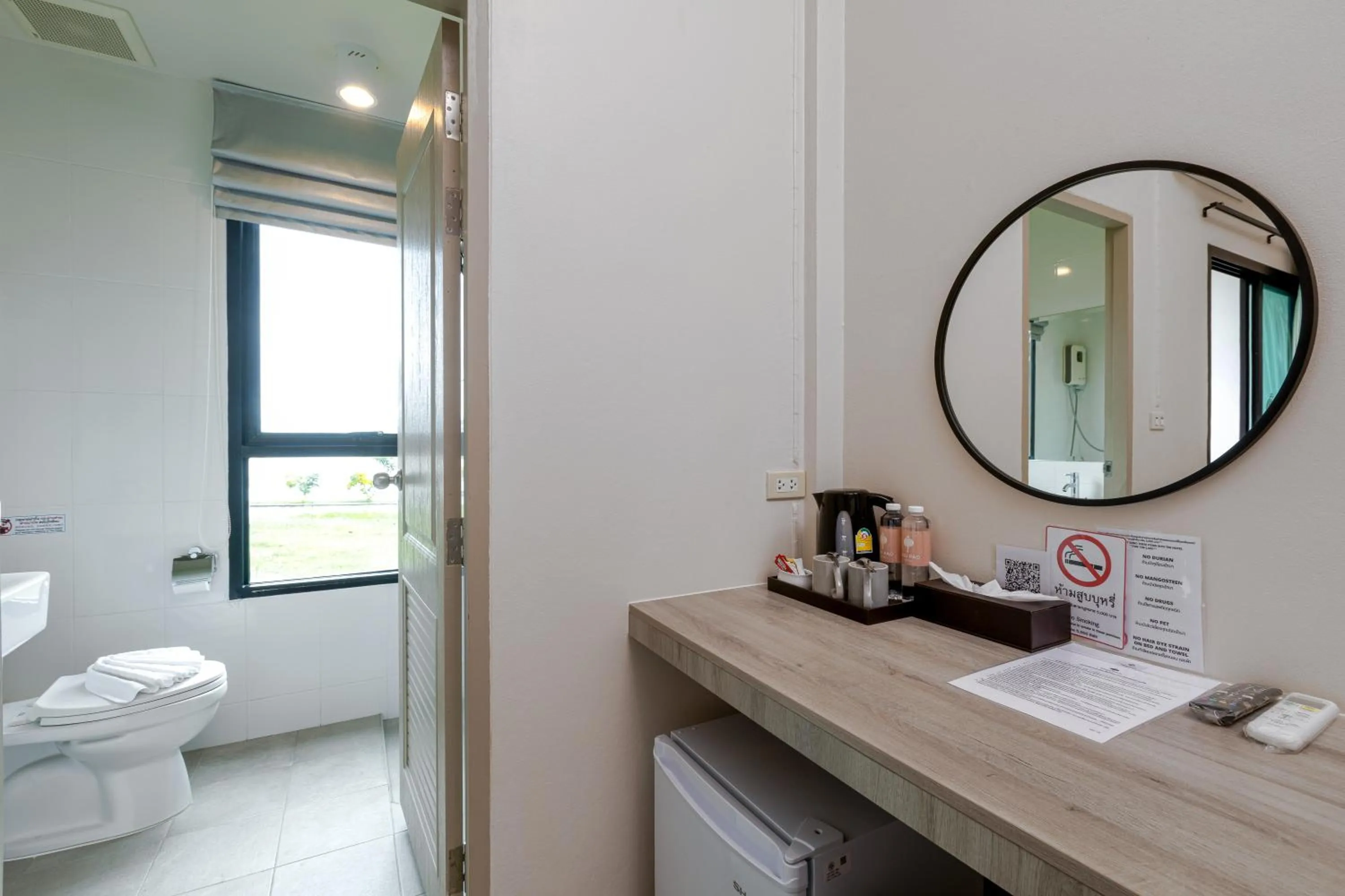 Toilet in Ang Pao Hotel Phuket