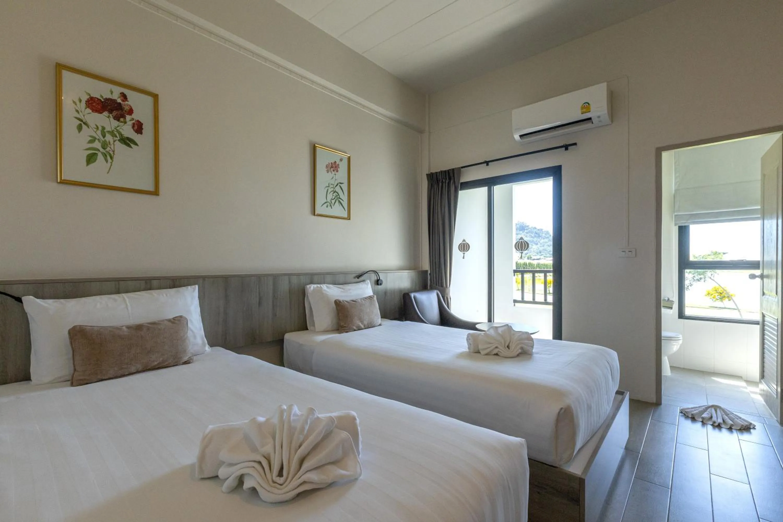 Bed in Ang Pao Hotel Phuket