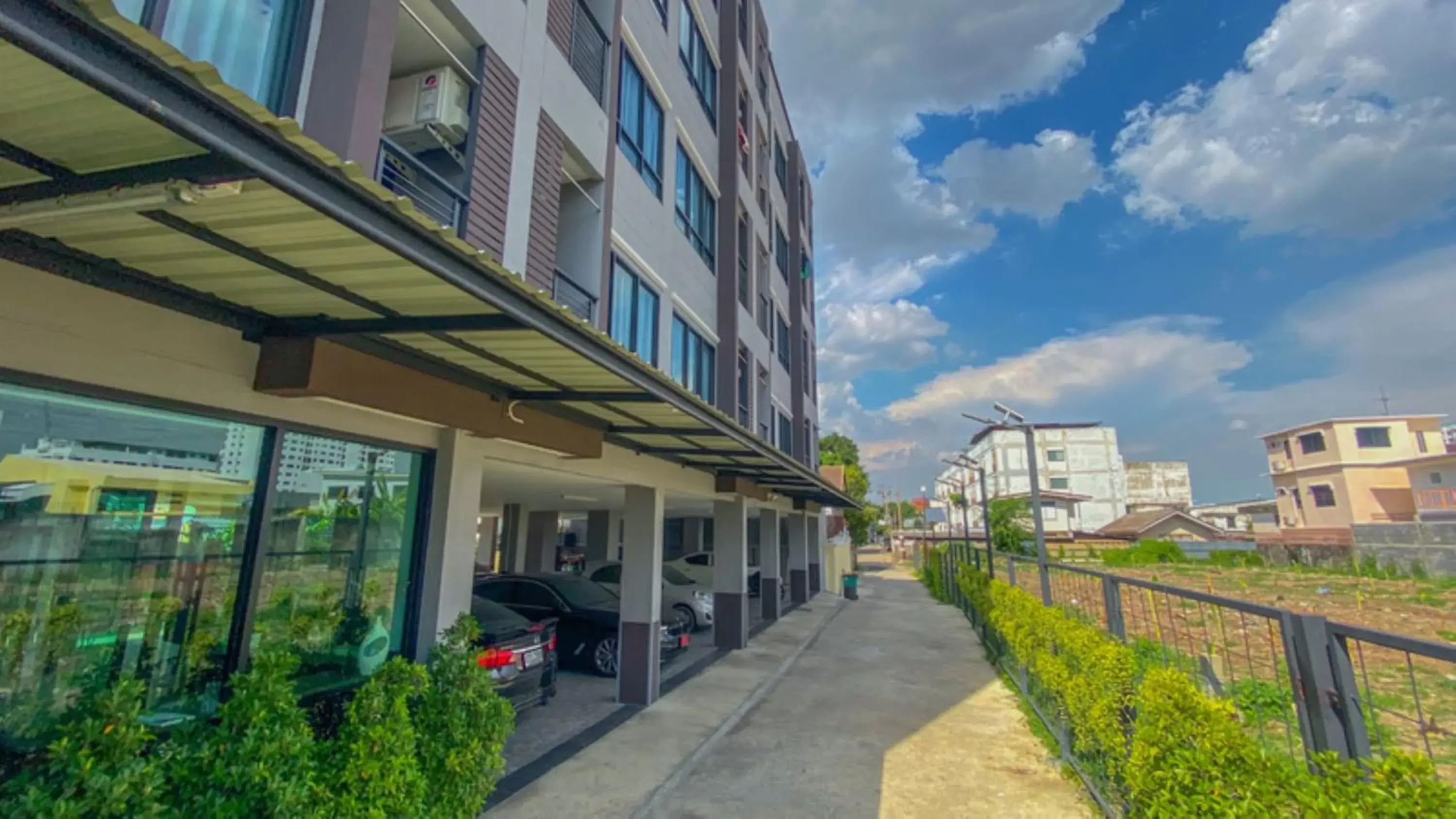 Property building in Plearnwan Deluxe Mansion Property building in Plearnwan Deluxe Mansion