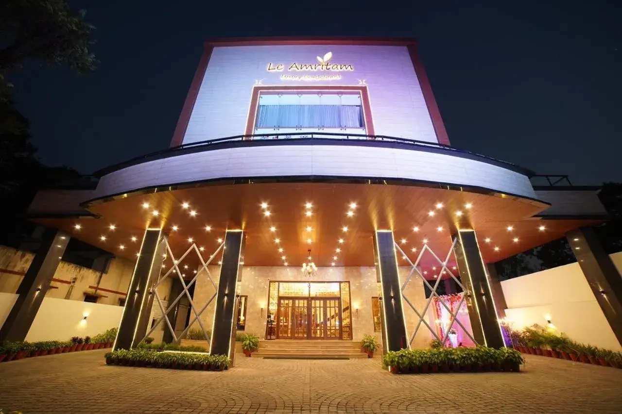 Facade/entrance in Hotel Le Amritam Facade/entrance in Hotel Le Amritam