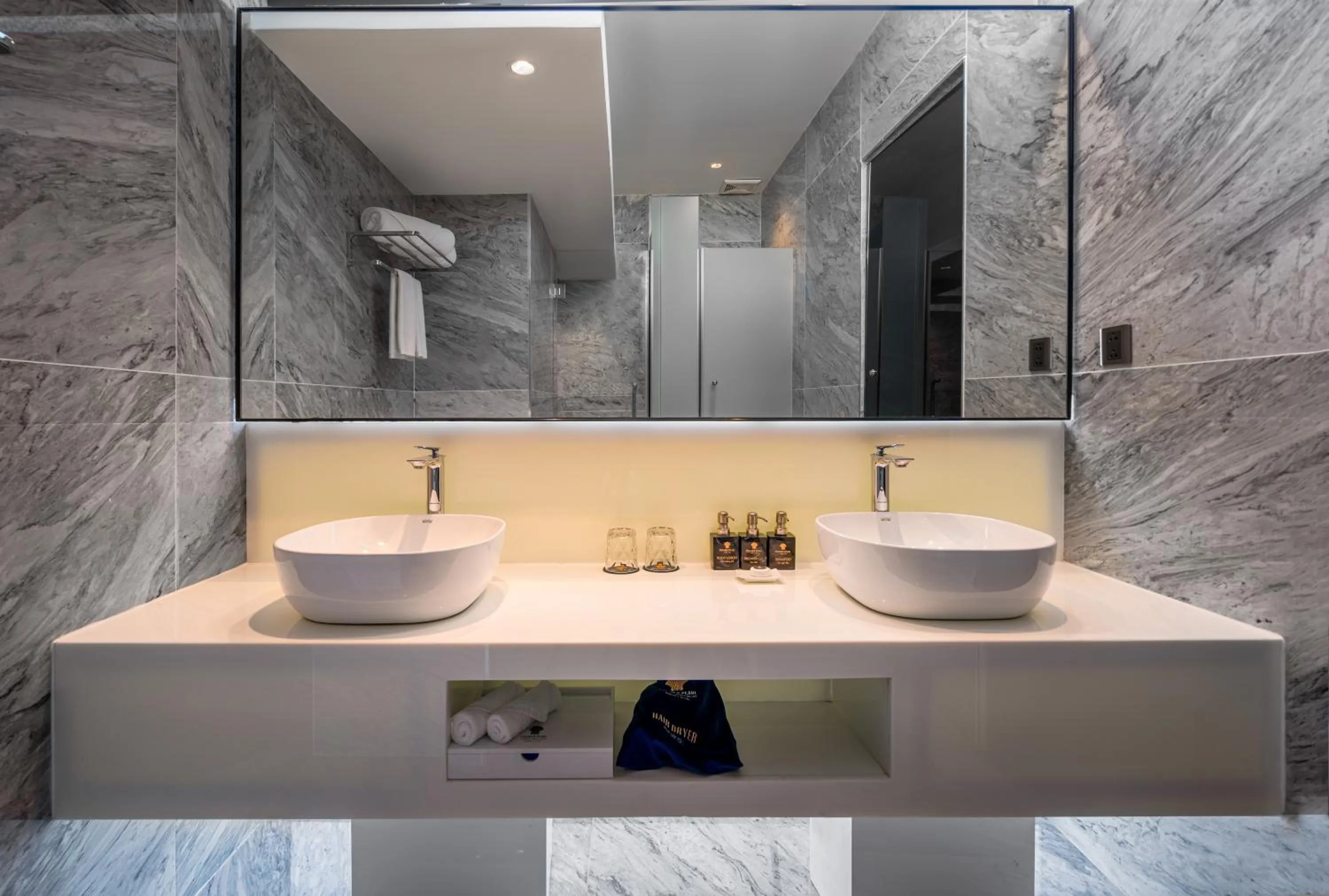 Shower in Premier Pearl Hotel Vung Tau