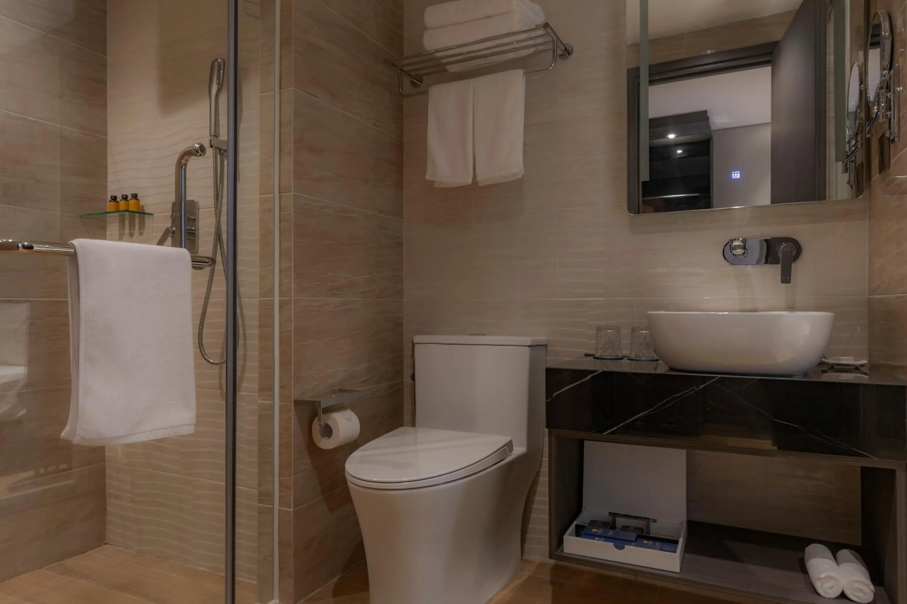 Shower in Premier Pearl Hotel Vung Tau