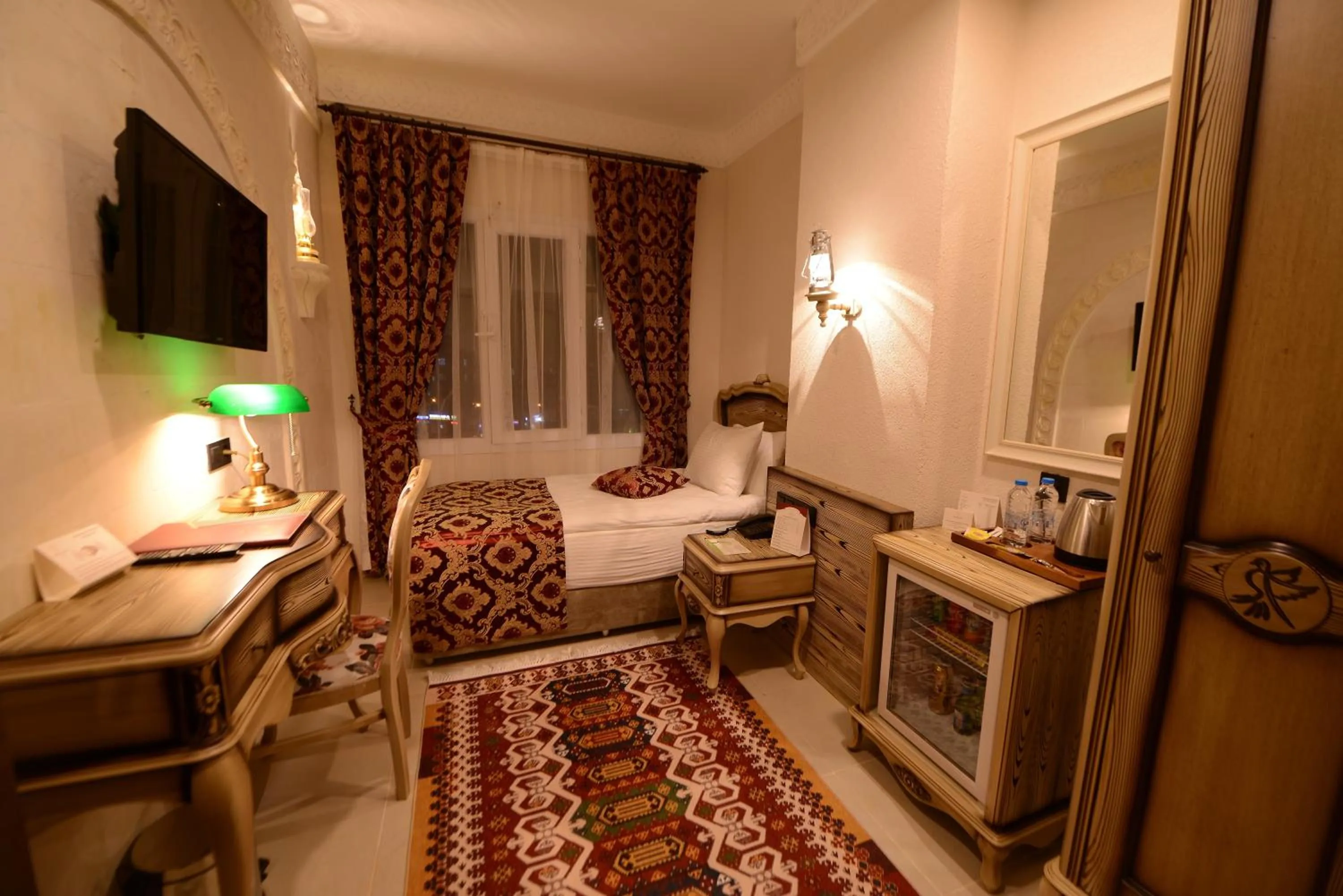 Photo of the whole room, Bed in RAYMAR HOTELS MARDİN
