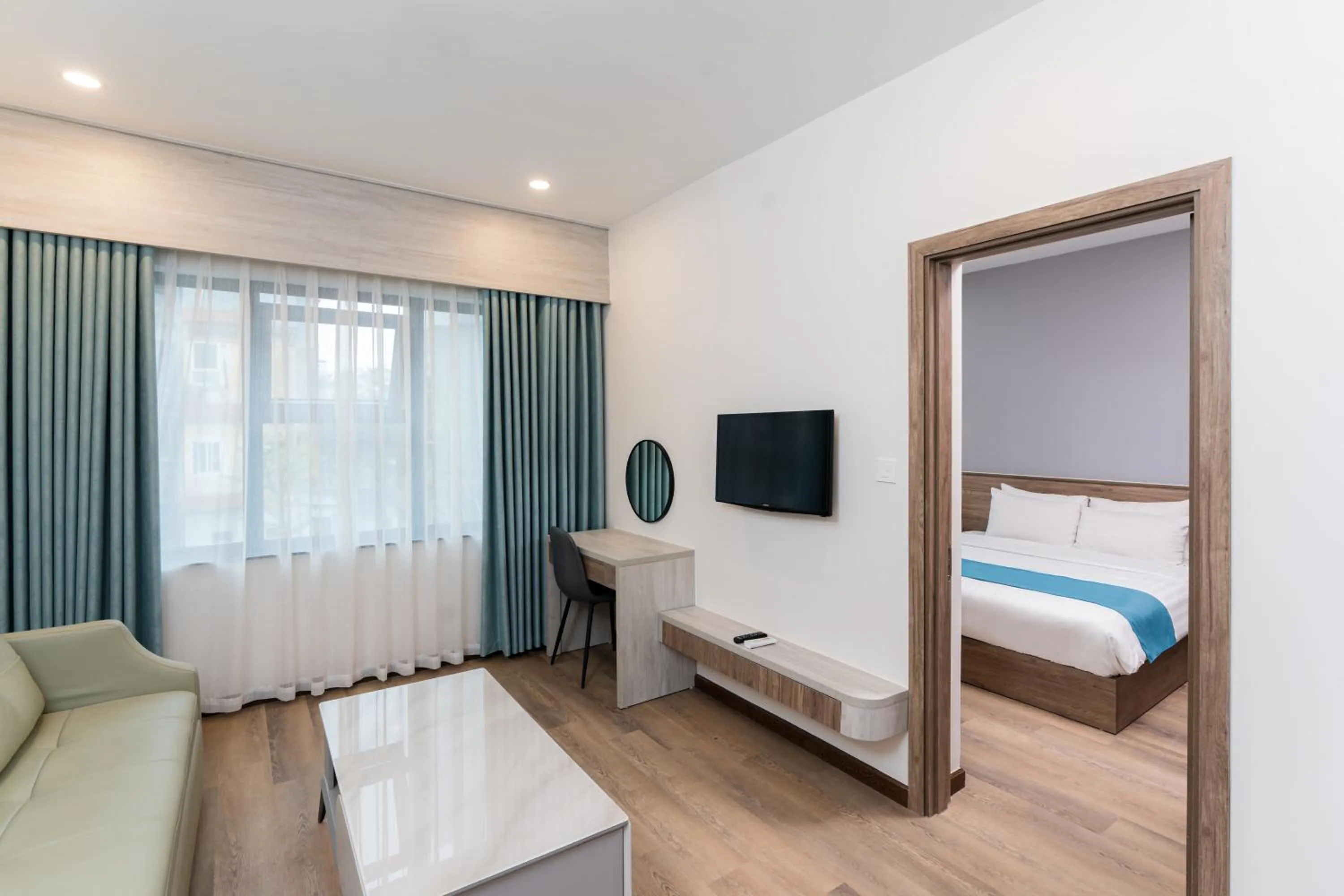 TV and multimedia, Bed in Capital Garden Hotel