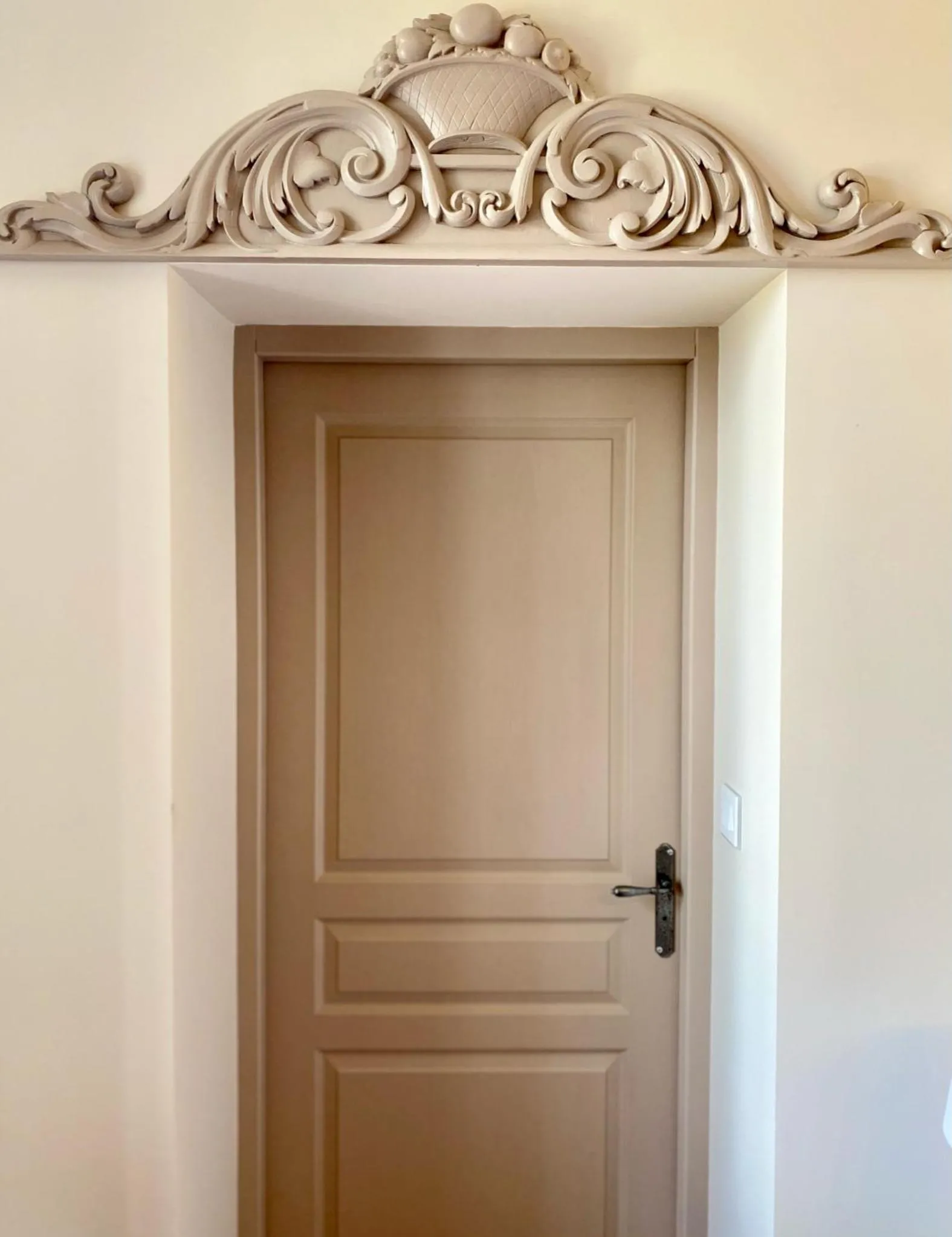 Decorative detail in Domaine Les Mûriers