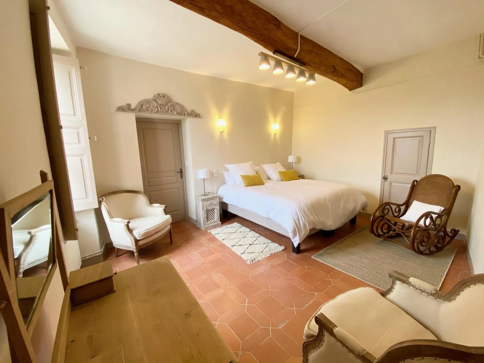 Photo of the whole room, Bed in Domaine Les Mûriers