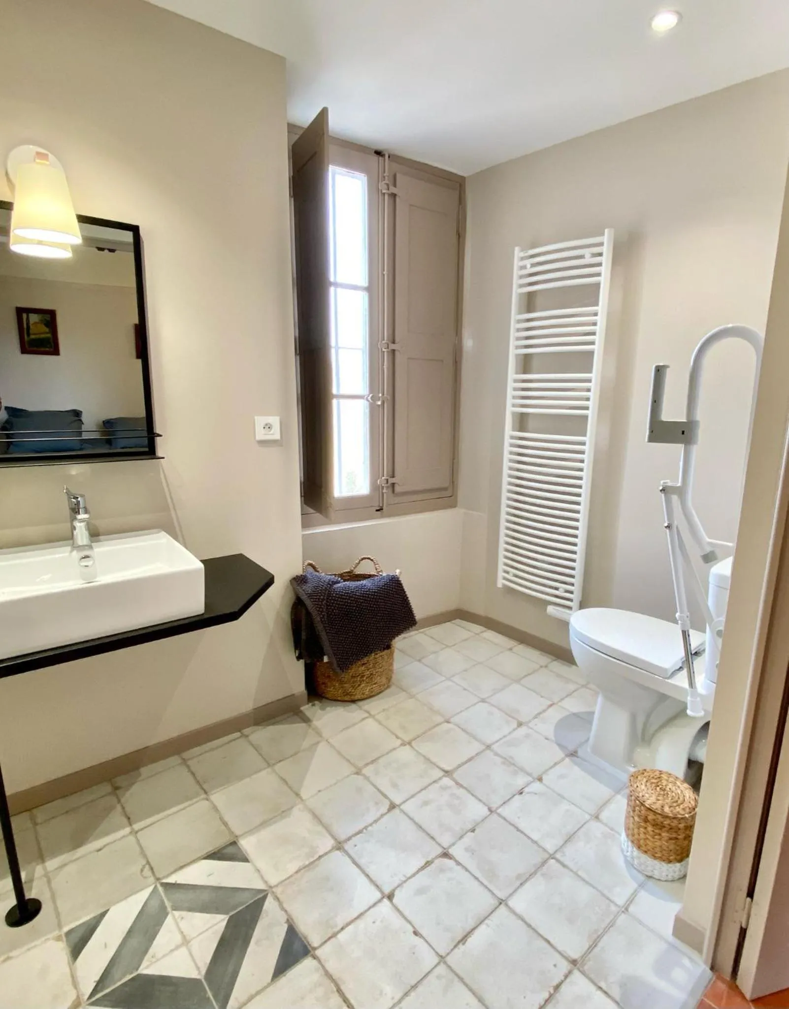 Bathroom, Bed in Domaine Les Mûriers