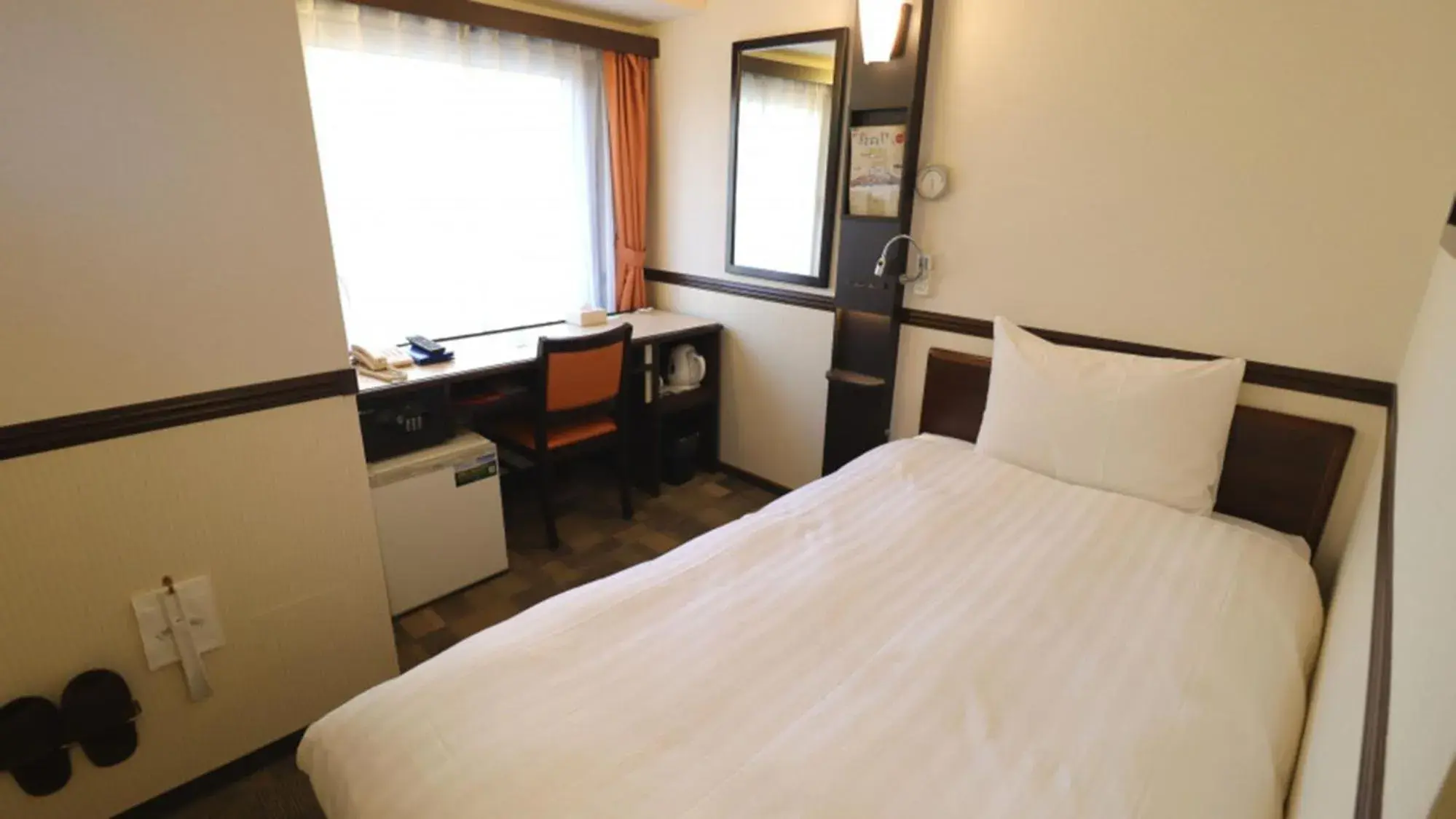 Bedroom, Bed in Toyoko Inn Tokyo Shinagawa Konan-guchi Tennozu Isle Bedroom, Bed in Toyoko Inn Tokyo Shinagawa Konan-guchi Tennozu Isle