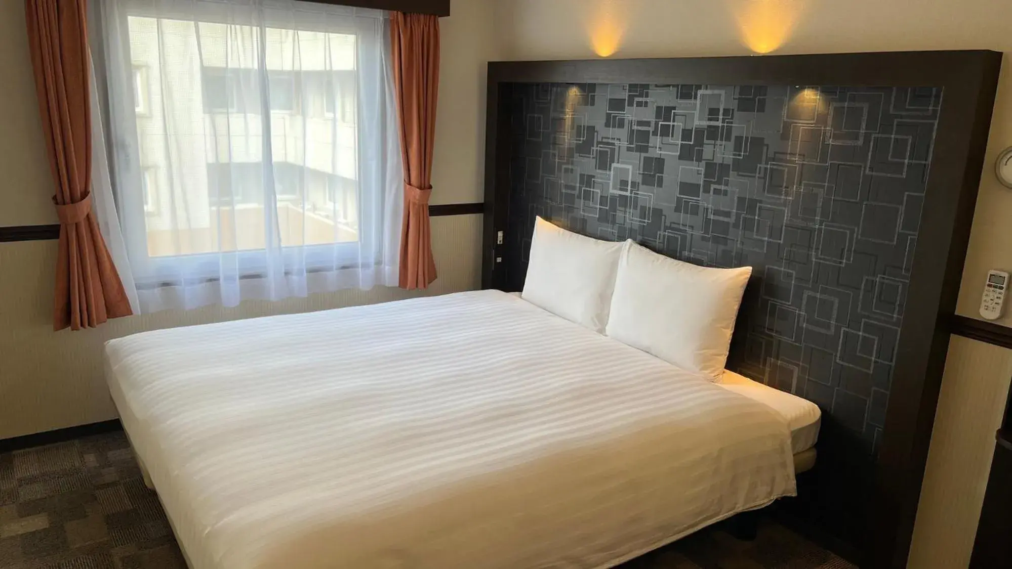 Bedroom, Bed in Toyoko Inn Tokyo Shinagawa Konan-guchi Tennozu Isle Bedroom, Bed in Toyoko Inn Tokyo Shinagawa Konan-guchi Tennozu Isle