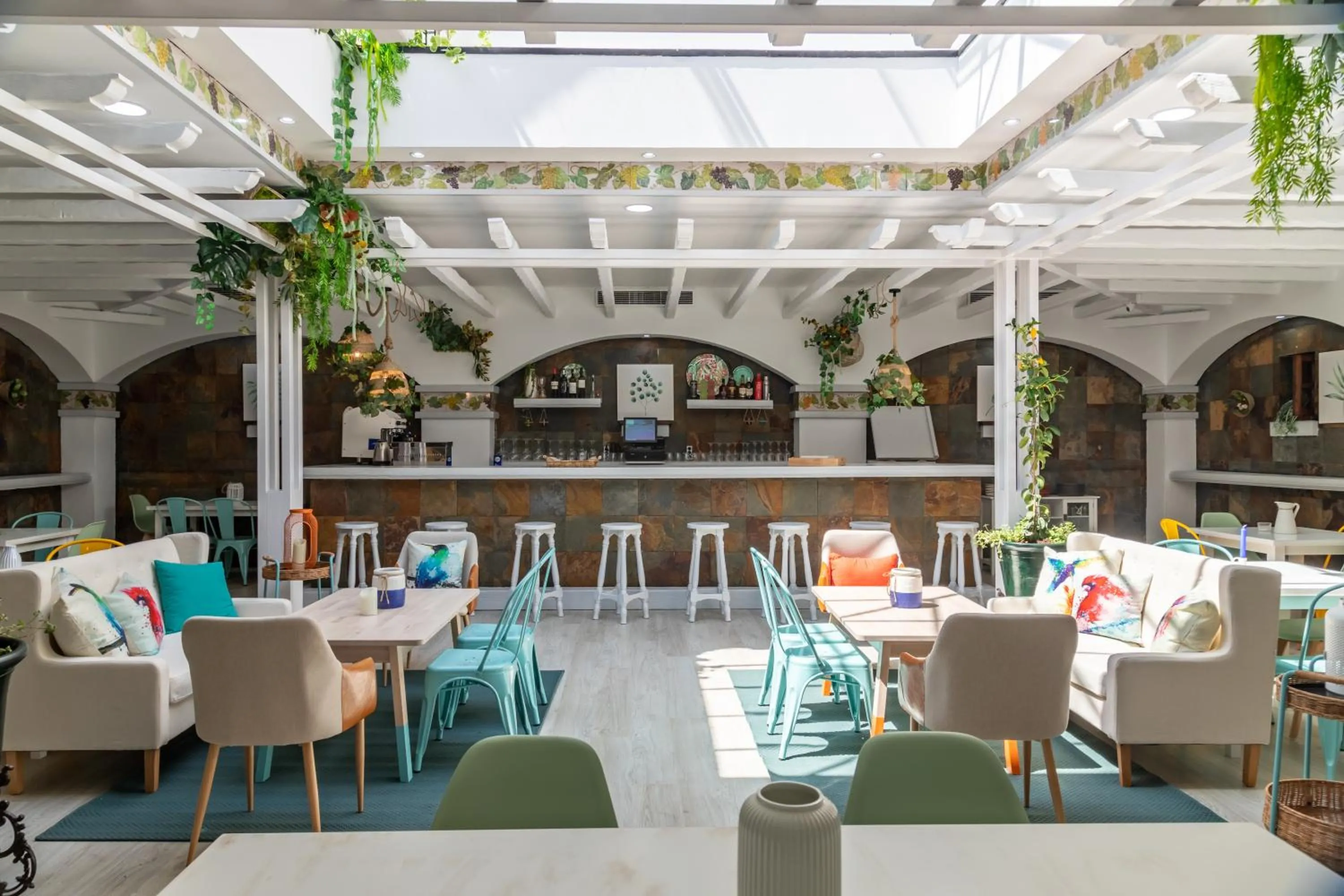 Restaurant/places to eat in Hotel Marhava