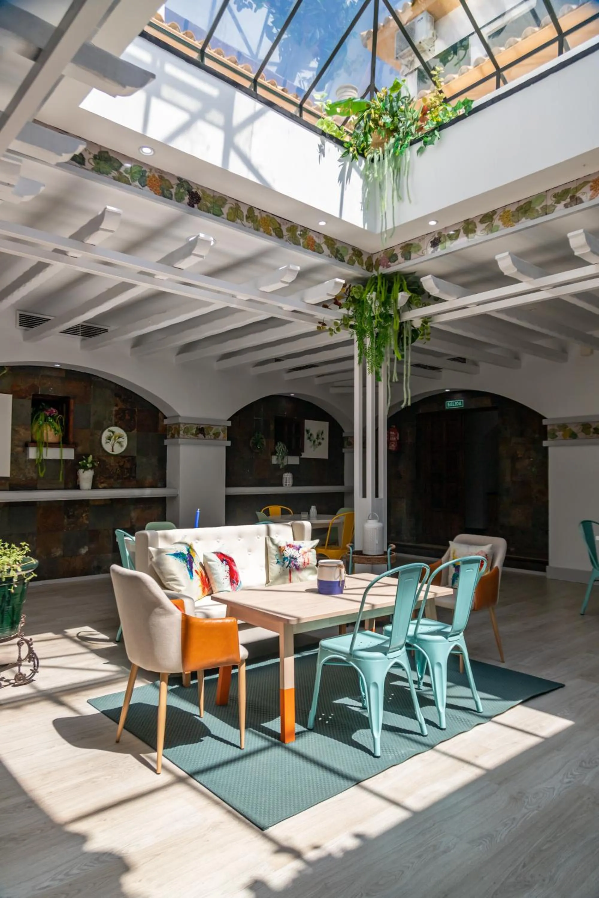Restaurant/places to eat in Hotel Marhava