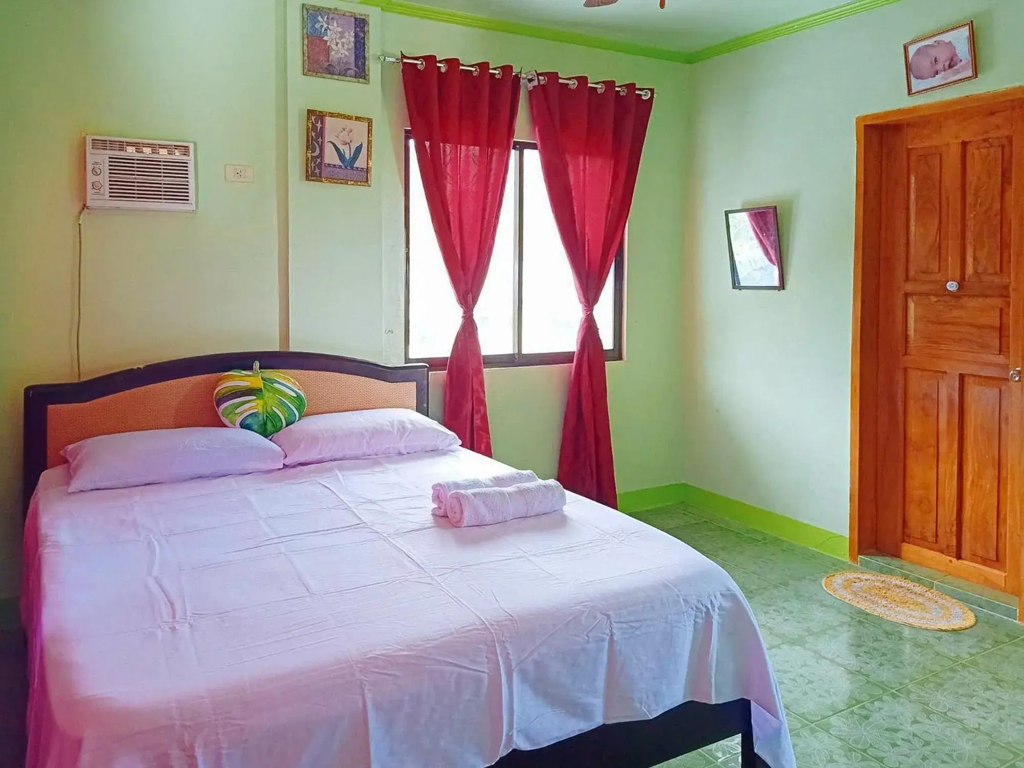 Bed in RedDoorz @ Garcia Hernandez Bohol Bed in RedDoorz @ Garcia Hernandez Bohol