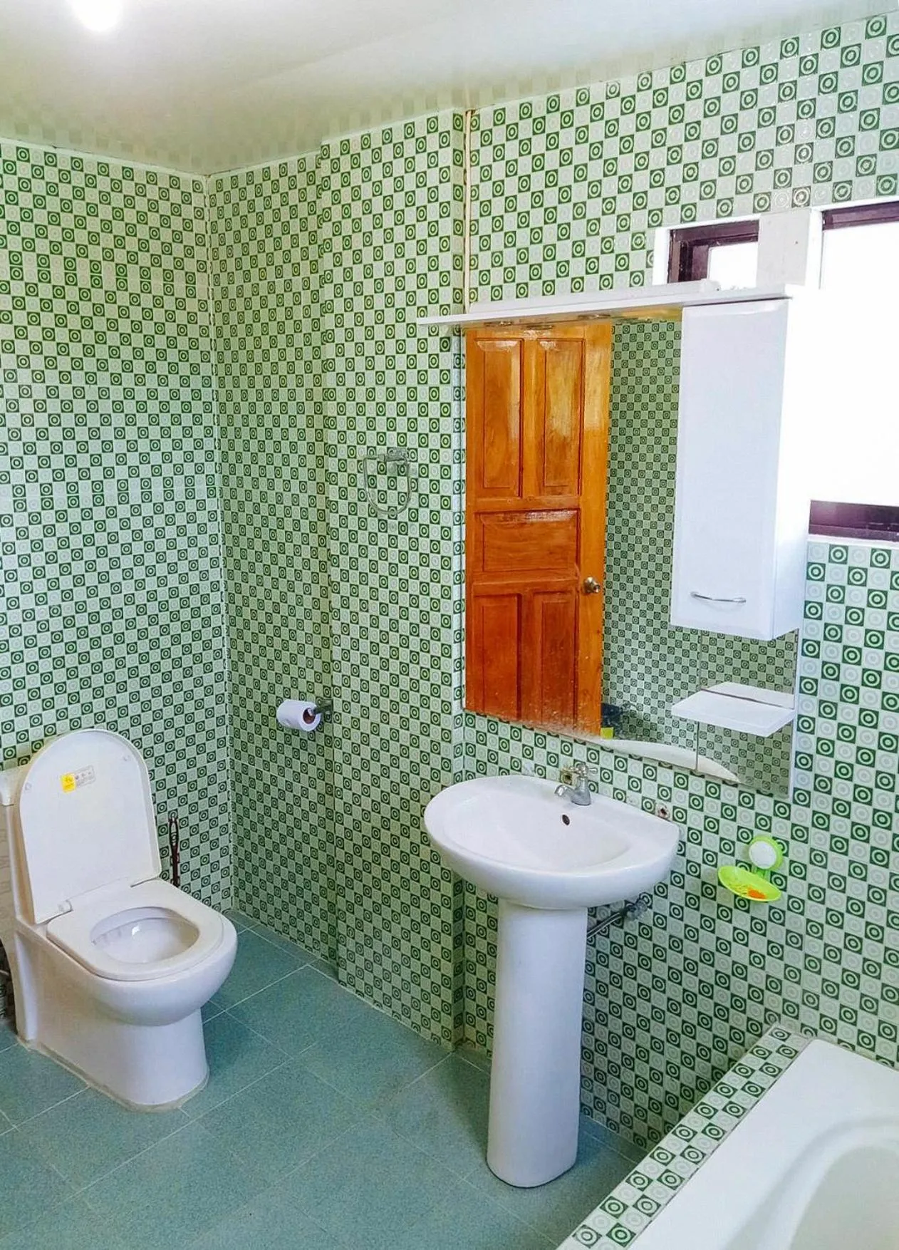Shower in RedDoorz @ Garcia Hernandez Bohol
