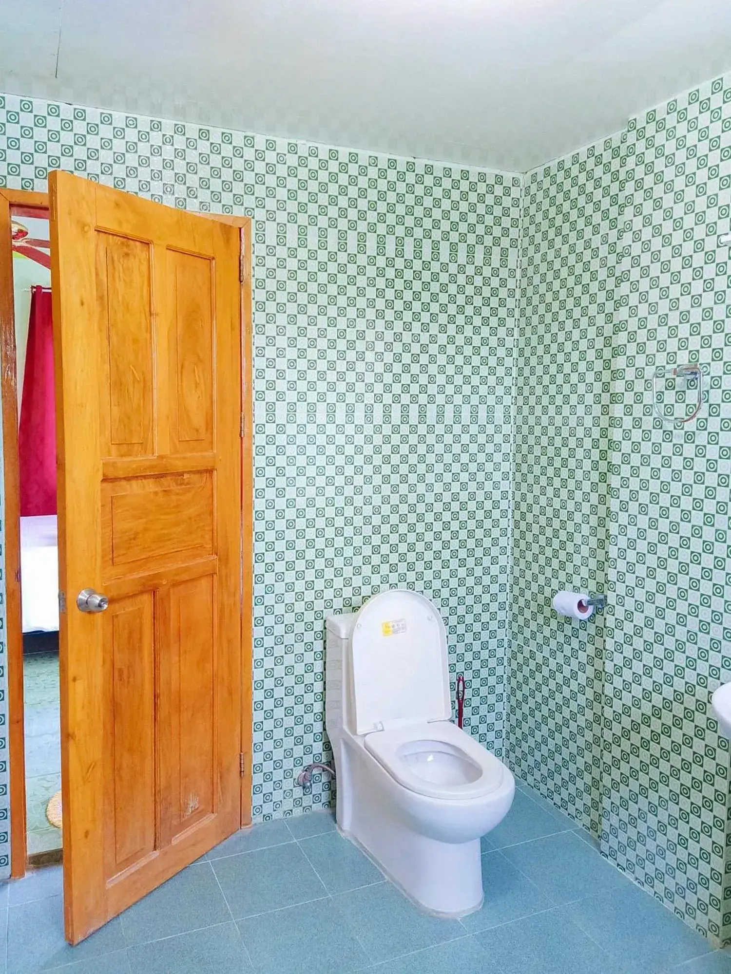 Toilet in RedDoorz @ Garcia Hernandez Bohol Toilet in RedDoorz @ Garcia Hernandez Bohol