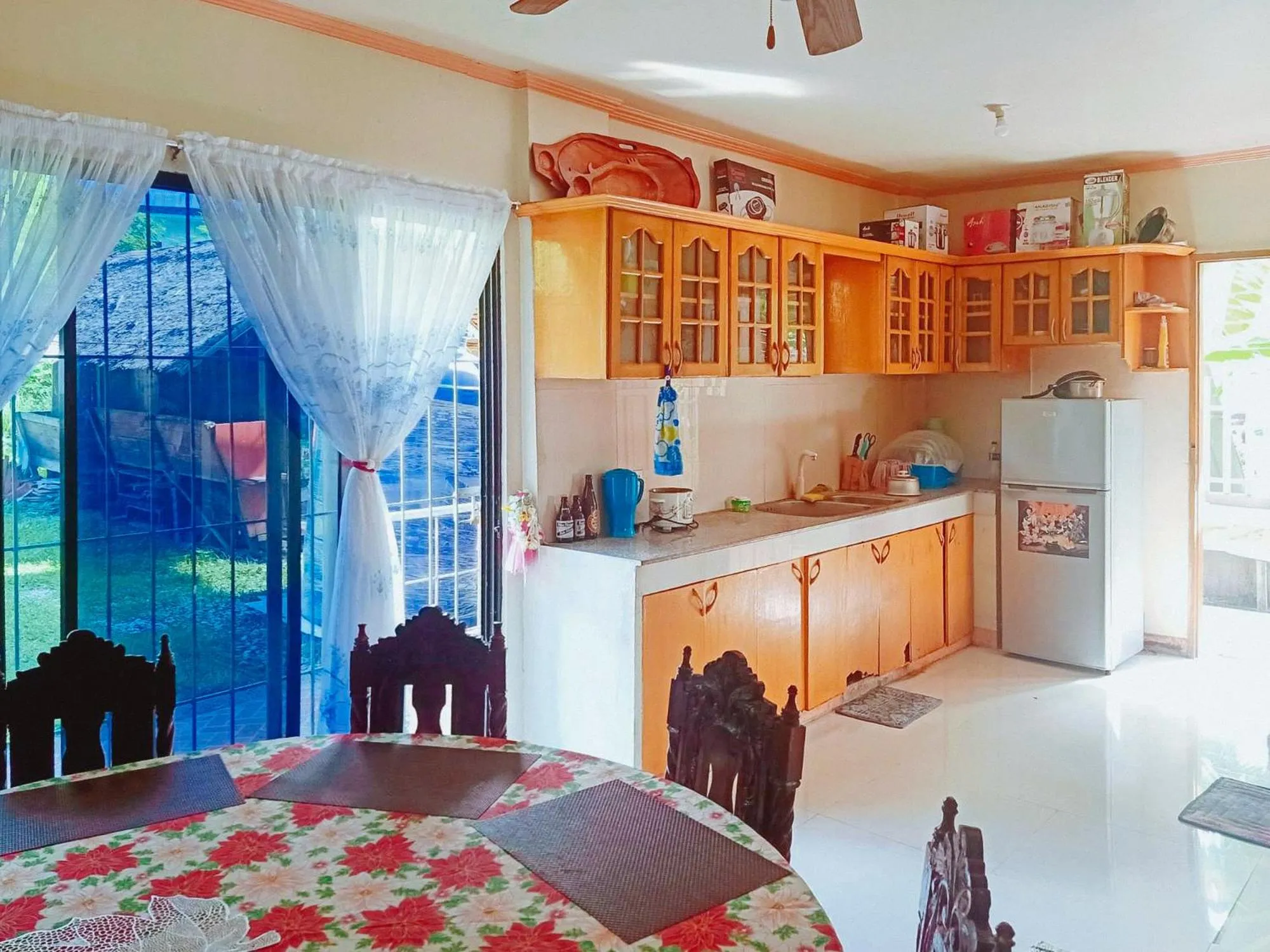 Kitchen or kitchenette in RedDoorz @ Garcia Hernandez Bohol