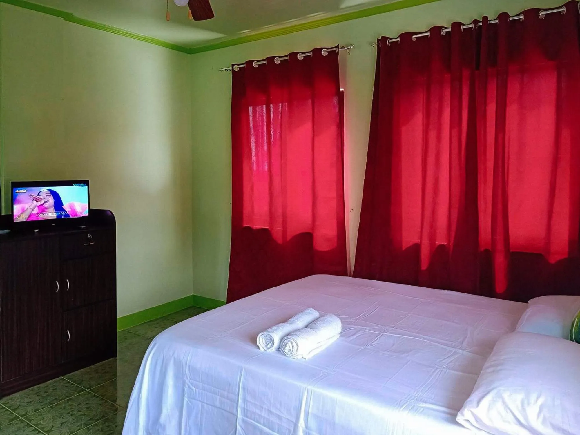 Bed in RedDoorz @ Garcia Hernandez Bohol