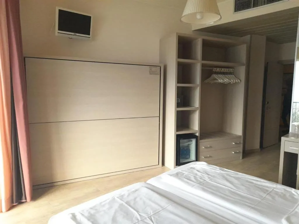 Bed in HOTEL ASTOR
