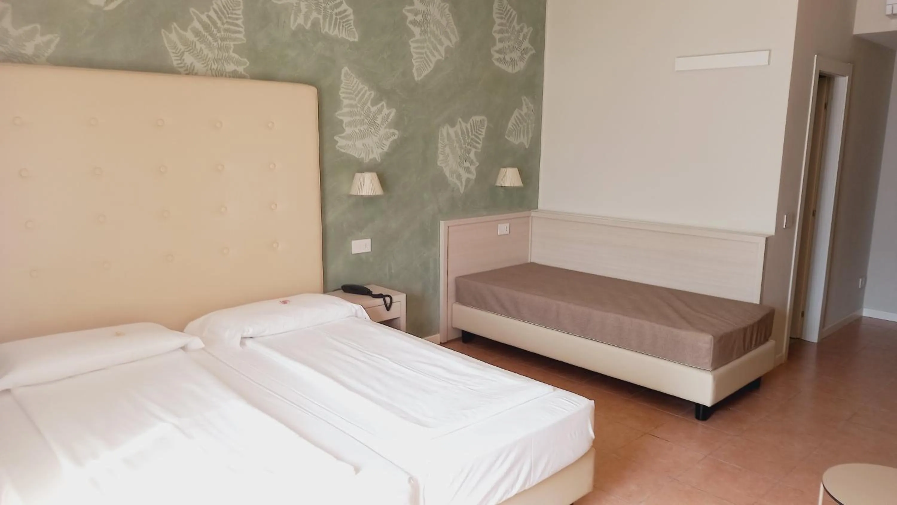 Bed in HOTEL ASTOR