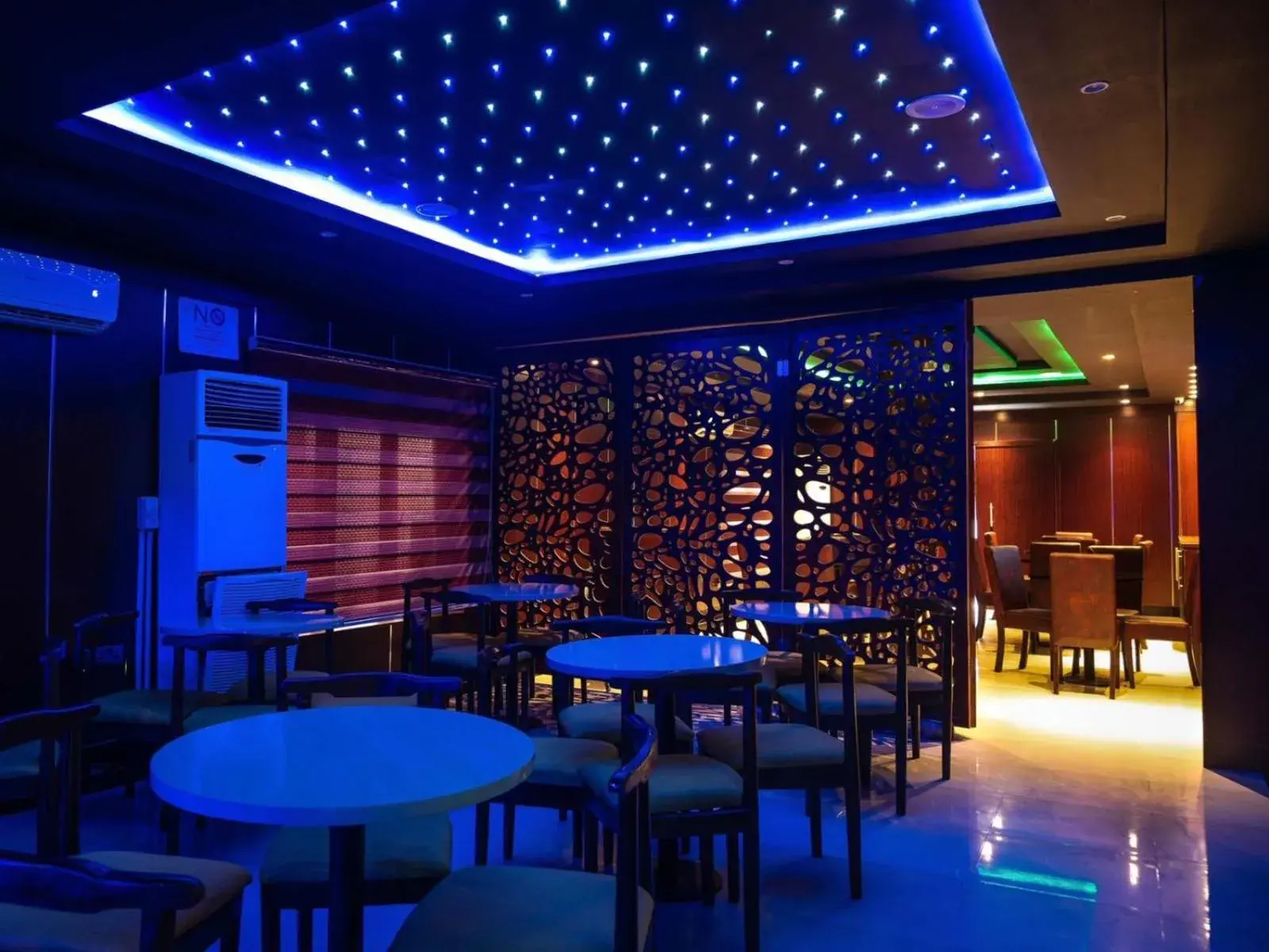 Property building in Pasadena Suites Property building in Pasadena Suites