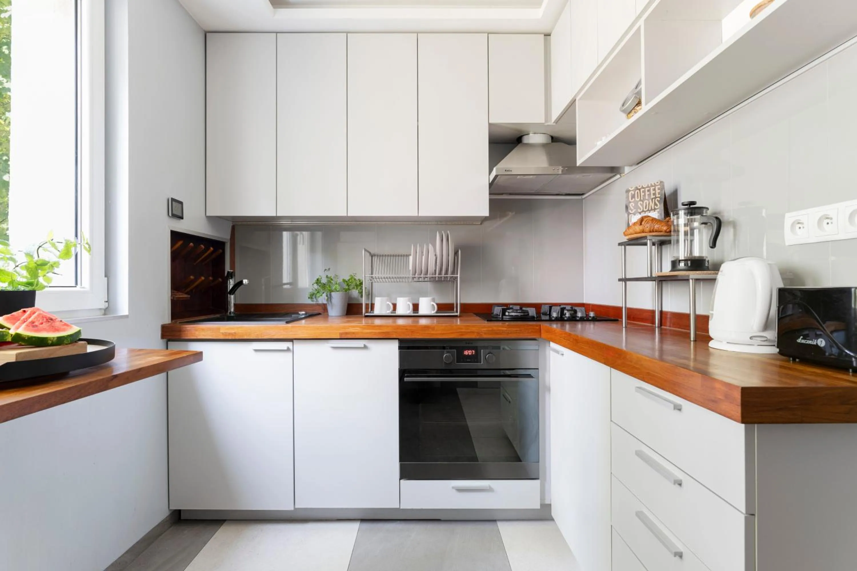 Coffee/tea facilities in oompH Warsaw Central Apartment