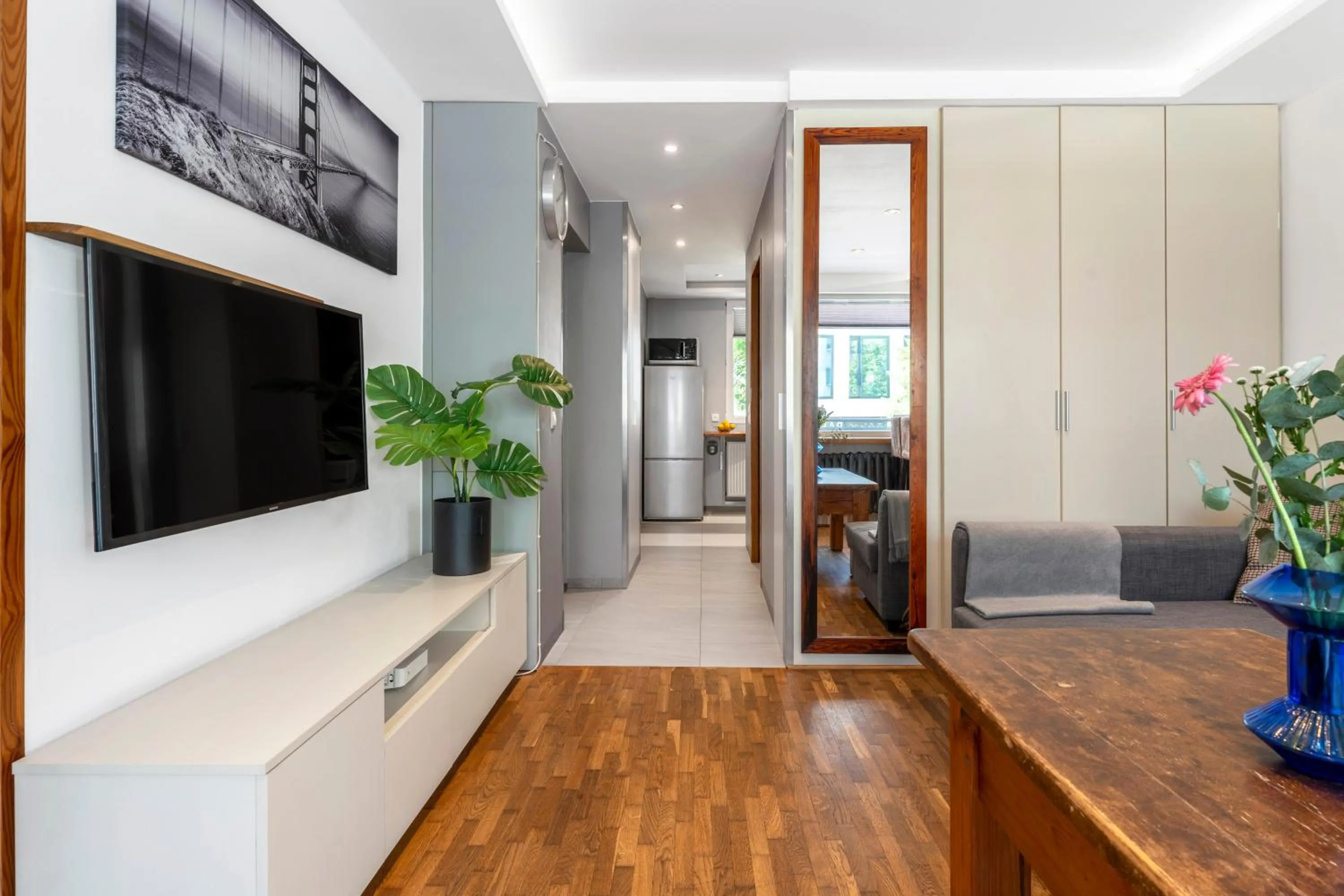 TV and multimedia in oompH Warsaw Central Apartment