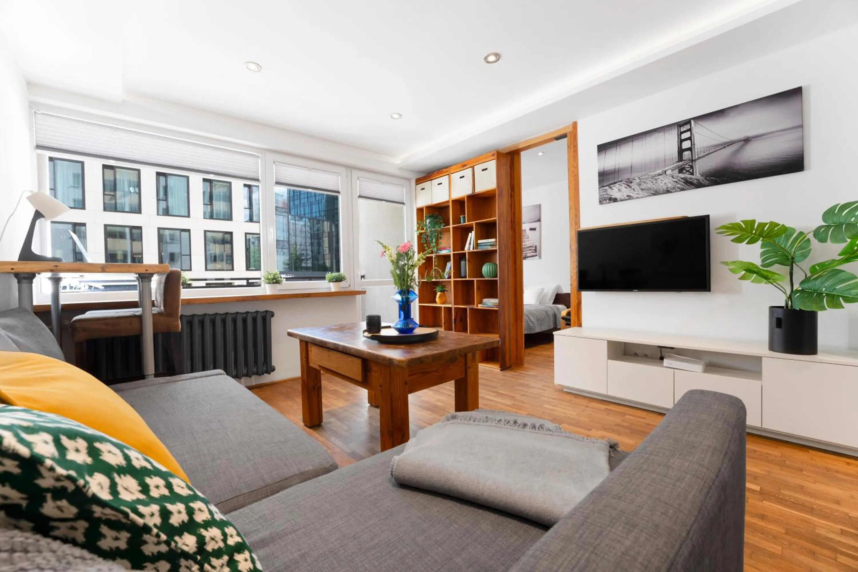 TV and multimedia in oompH Warsaw Central Apartment