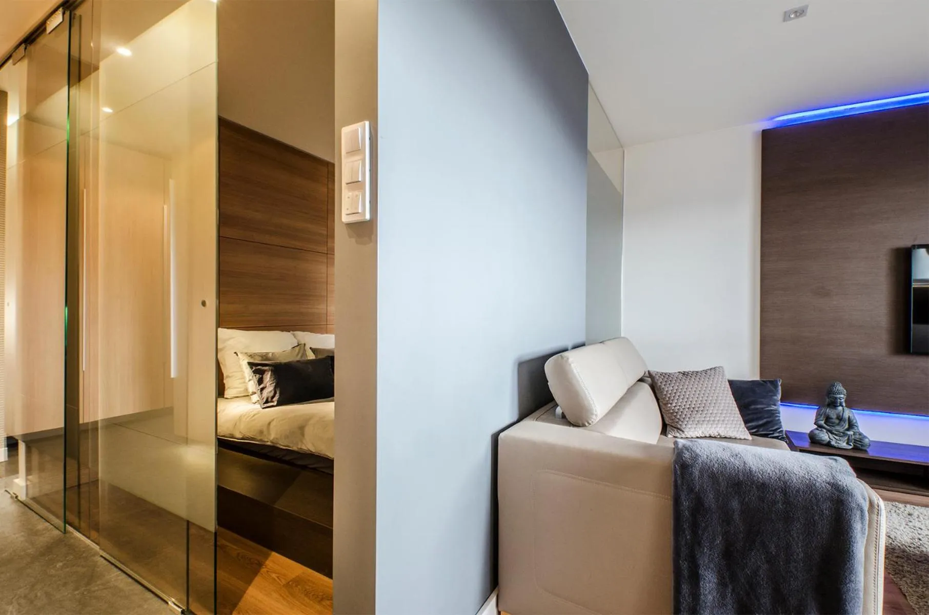 Bed in LupoApartments z Klimatyzacją do wyboru z Jacuzzi Pole Dance Parking Dostęp na Kod