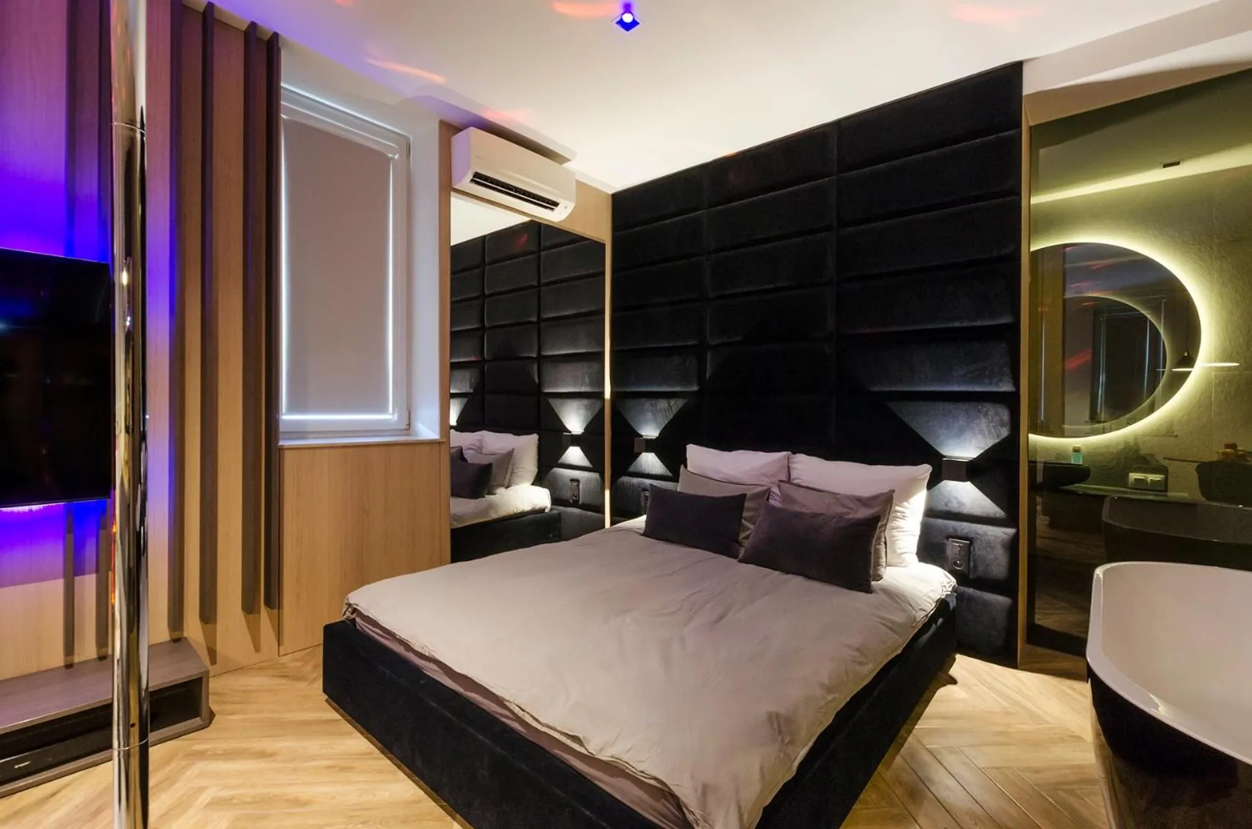 Bed in LupoApartments z Klimatyzacją do wyboru z Jacuzzi Pole Dance Parking Dostęp na Kod