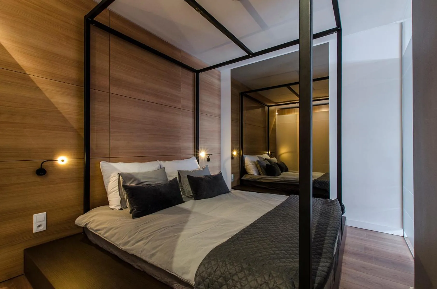 Bed in LupoApartments z Klimatyzacją do wyboru z Jacuzzi Pole Dance Parking Dostęp na Kod