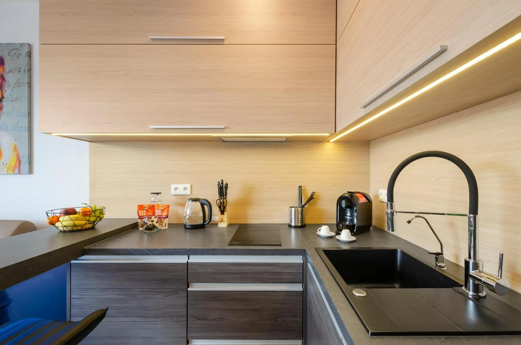 Kitchen or kitchenette in LupoApartments z Klimatyzacją do wyboru z Jacuzzi Pole Dance Parking Dostęp na Kod