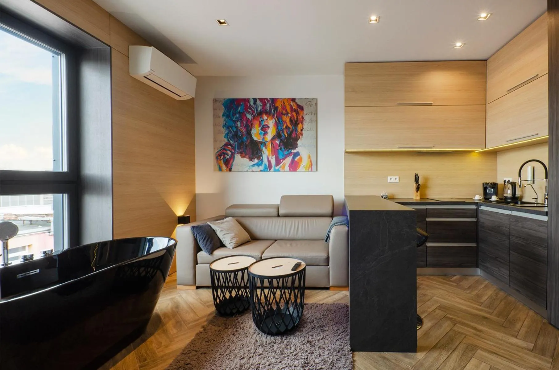 Kitchen or kitchenette in LupoApartments z Klimatyzacją do wyboru z Jacuzzi Pole Dance Parking Dostęp na Kod