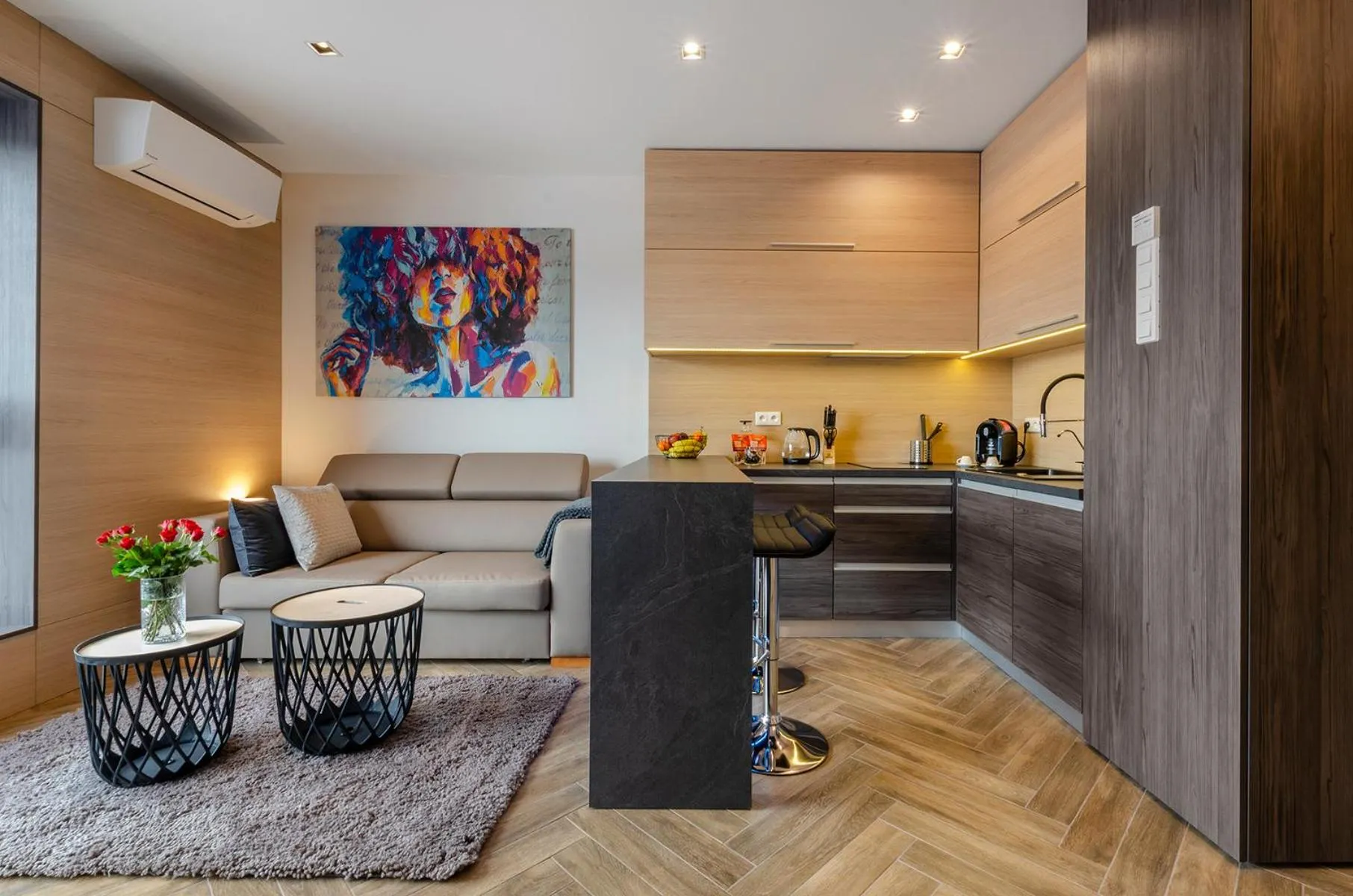 Kitchen or kitchenette in LupoApartments z Klimatyzacją do wyboru z Jacuzzi Pole Dance Parking Dostęp na Kod