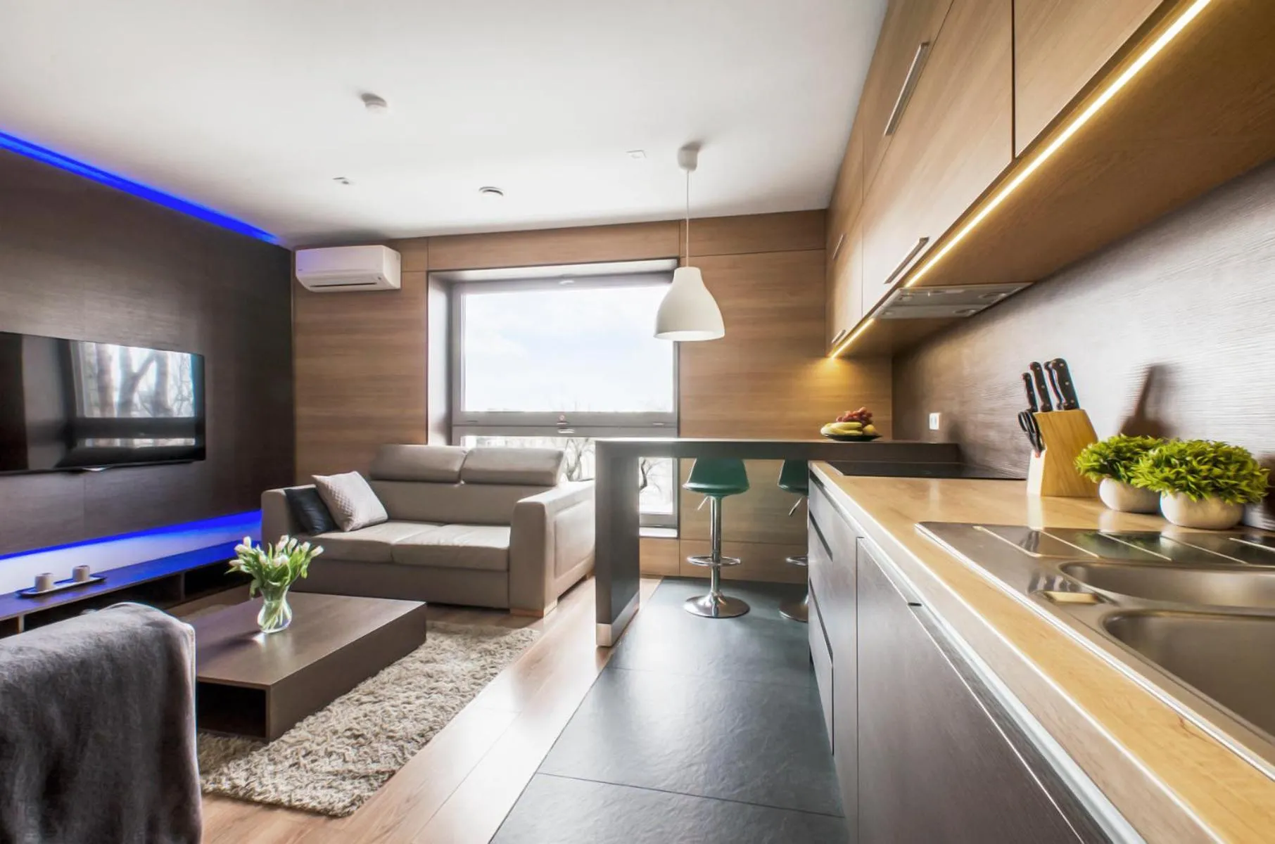 Kitchen or kitchenette in LupoApartments z Klimatyzacją do wyboru z Jacuzzi Pole Dance Parking Dostęp na Kod