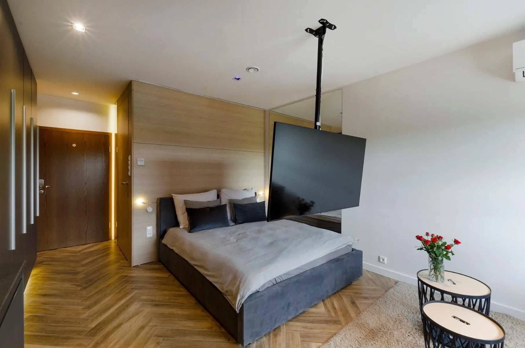Bed in LupoApartments z Klimatyzacją do wyboru z Jacuzzi Pole Dance Parking Dostęp na Kod