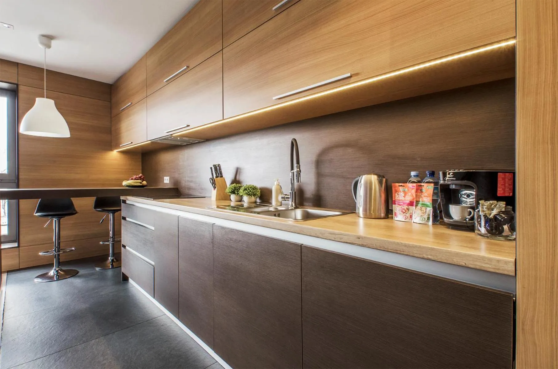 Kitchen or kitchenette in LupoApartments z Klimatyzacją do wyboru z Jacuzzi Pole Dance Parking Dostęp na Kod