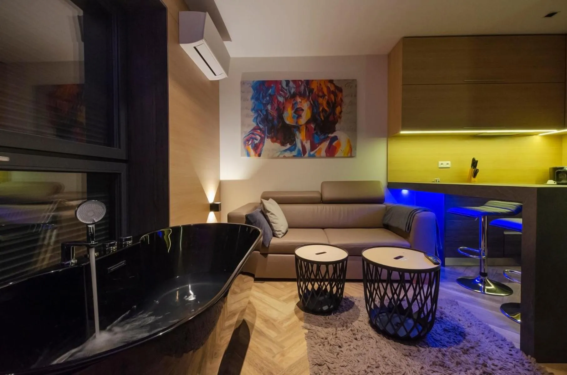 Seating area in LupoApartments z Klimatyzacją do wyboru z Jacuzzi Pole Dance Parking Dostęp na Kod