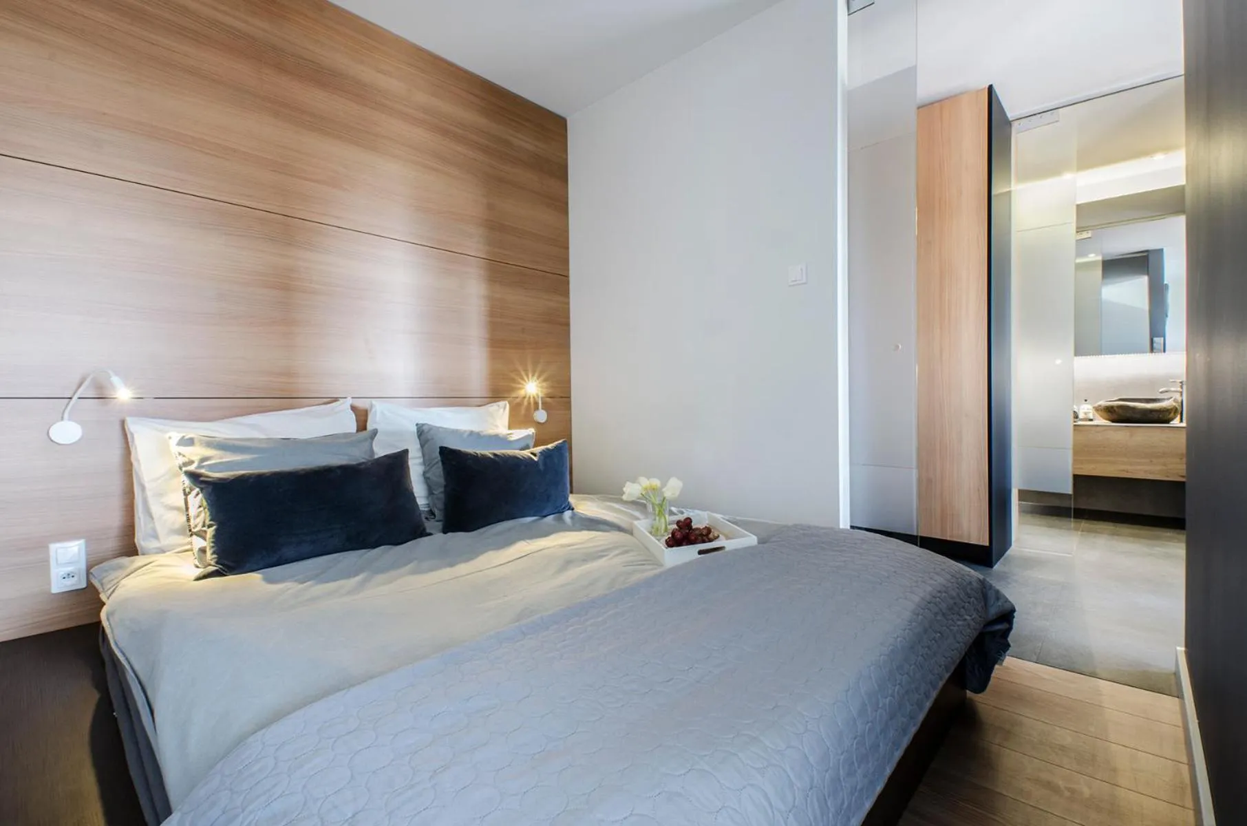 Bed in LupoApartments z Klimatyzacją do wyboru z Jacuzzi Pole Dance Parking Dostęp na Kod