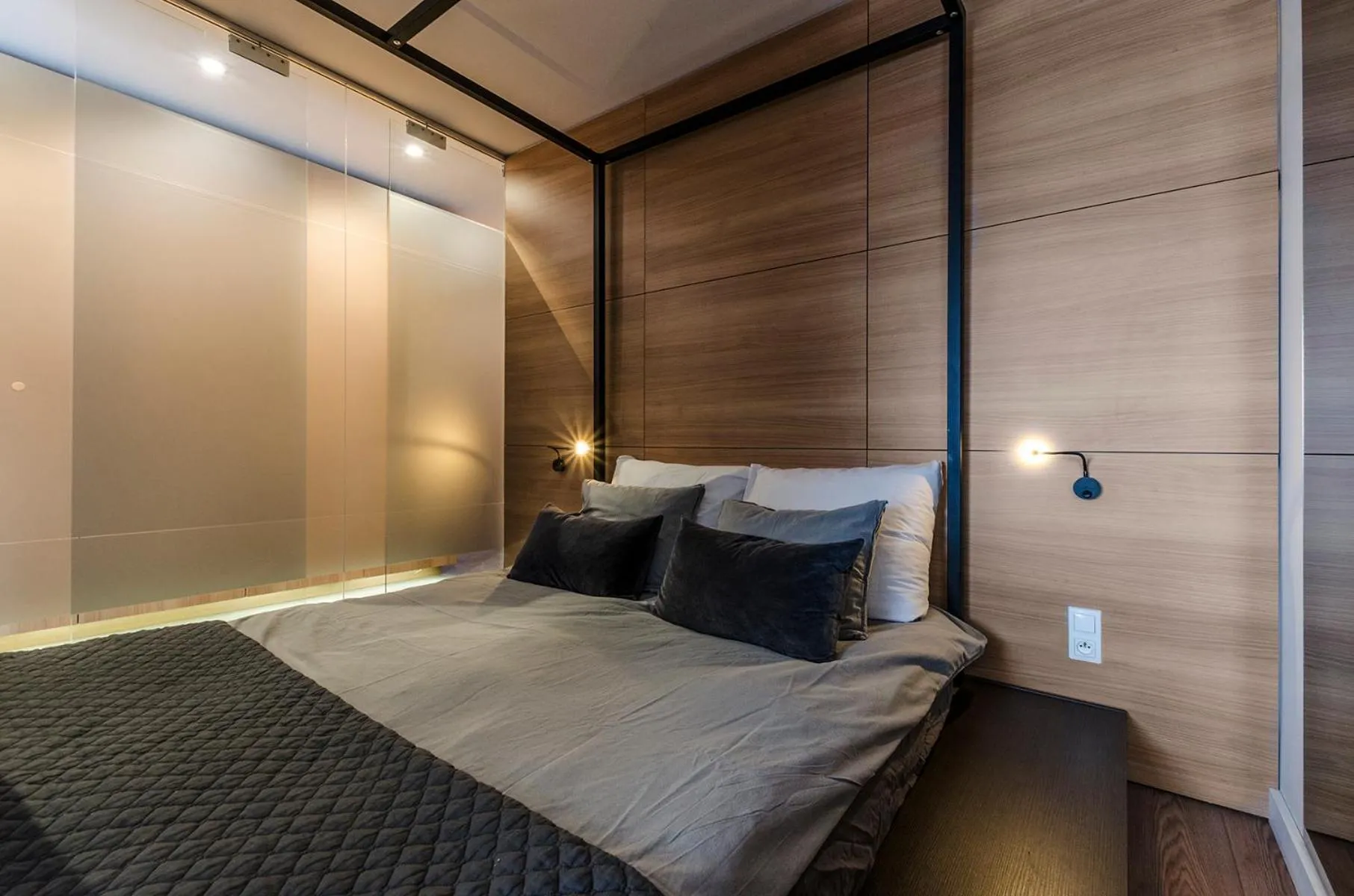Bed in LupoApartments z Klimatyzacją do wyboru z Jacuzzi Pole Dance Parking Dostęp na Kod
