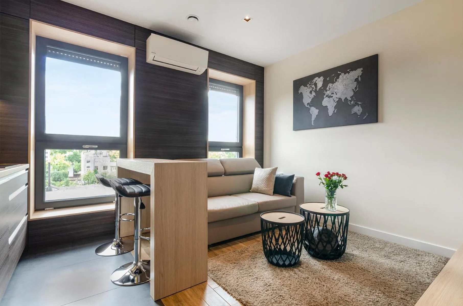 Living room in LupoApartments z Klimatyzacją do wyboru z Jacuzzi Pole Dance Parking Dostęp na Kod