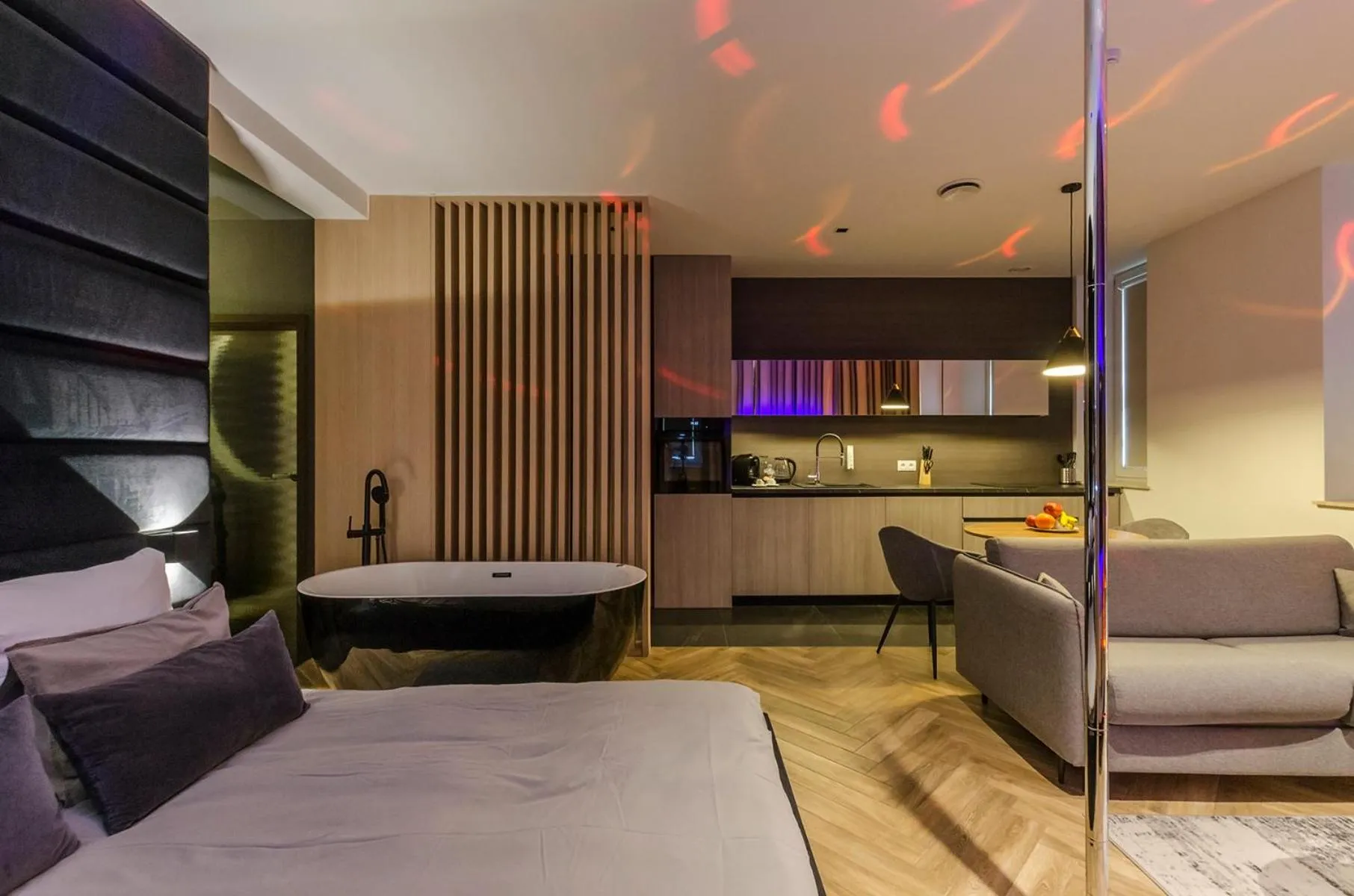 Bed in LupoApartments z Klimatyzacją do wyboru z Jacuzzi Pole Dance Parking Dostęp na Kod