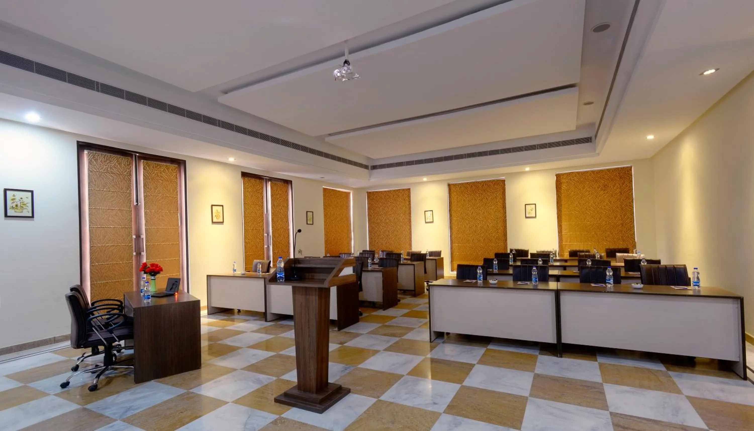 Seating area in Achrol Niwas A TreeHouse Hotel