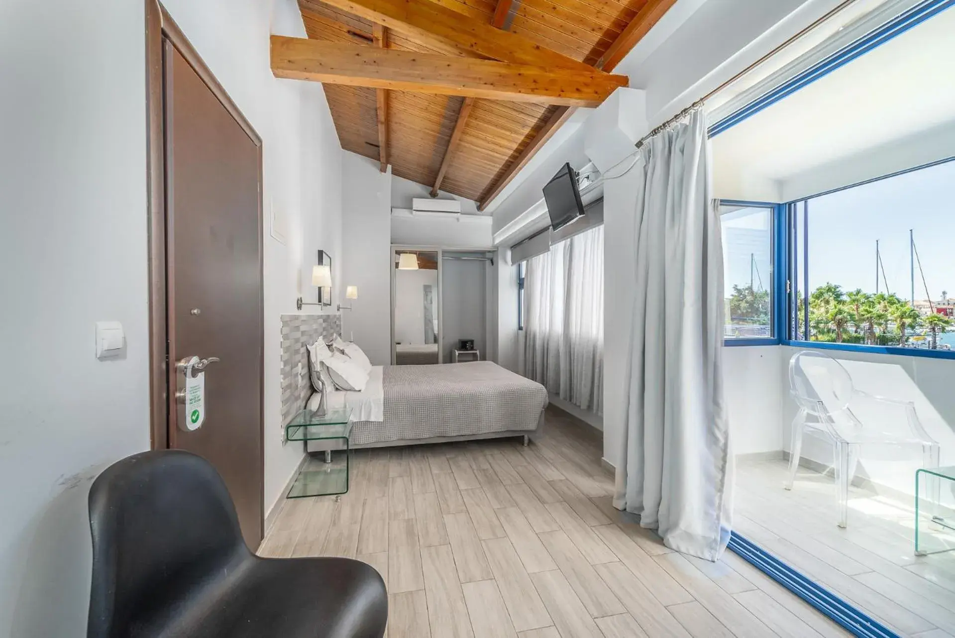 Premium Room with Sea View and Balcony in Ianos Bay Premium Room with Sea View and Balcony in Ianos Bay