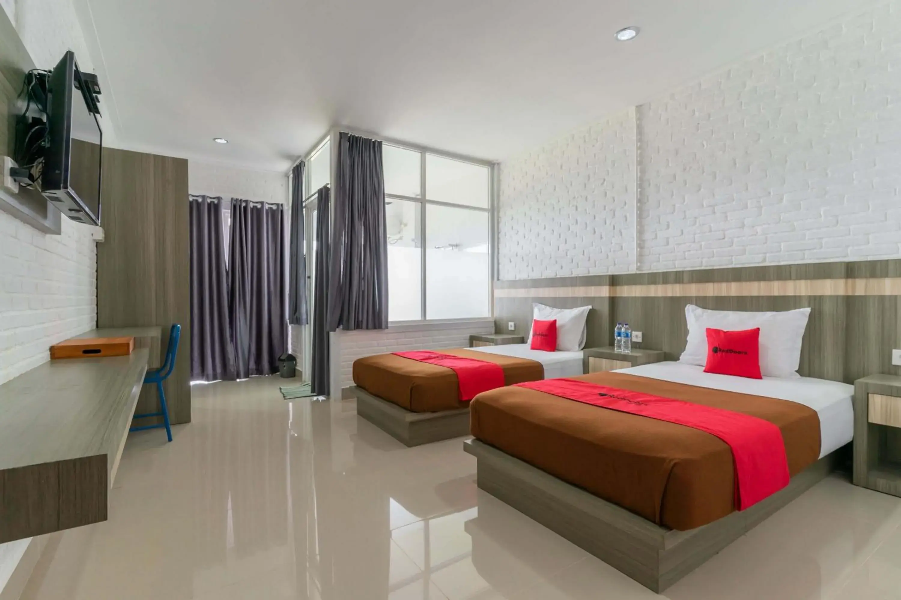 Twin Room in RedDoorz Plus @ Vantas Hotel Parbaba Twin Room in RedDoorz Plus @ Vantas Hotel Parbaba