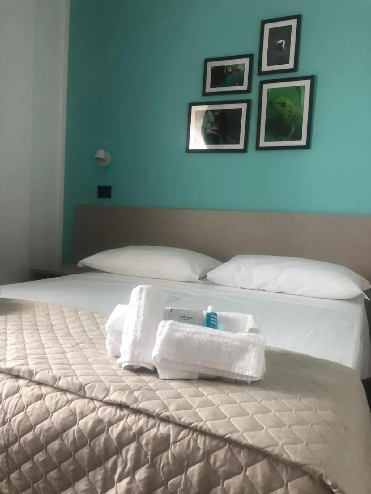 Double or Twin Room with Side Sea View in Hotel Palazzo Caveja Double or Twin Room with Side Sea View in Hotel Palazzo Caveja