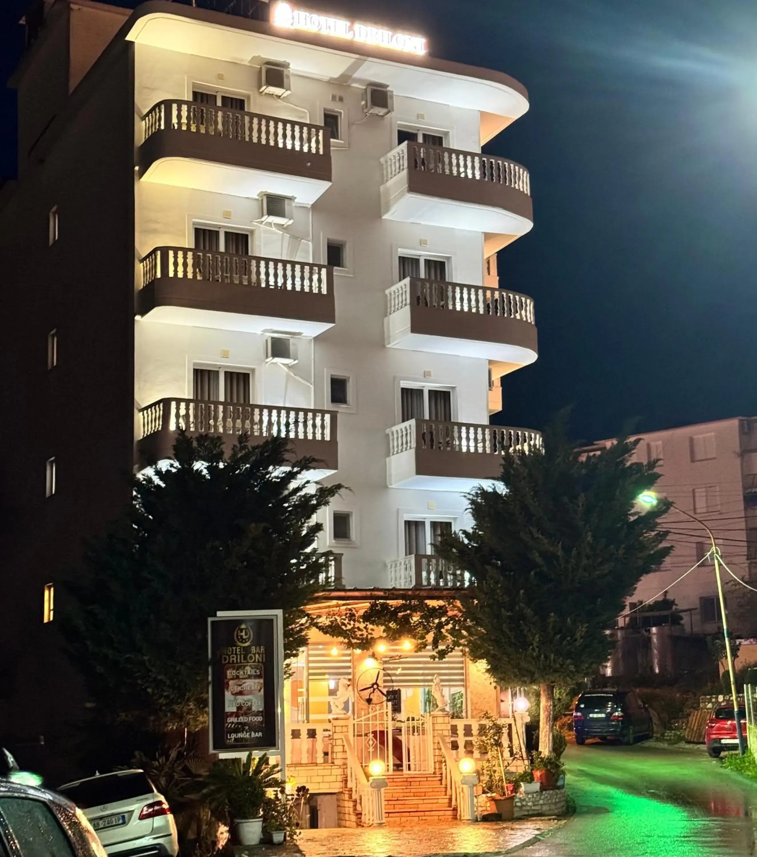 Property building in Hotel Driloni Property building in Hotel Driloni