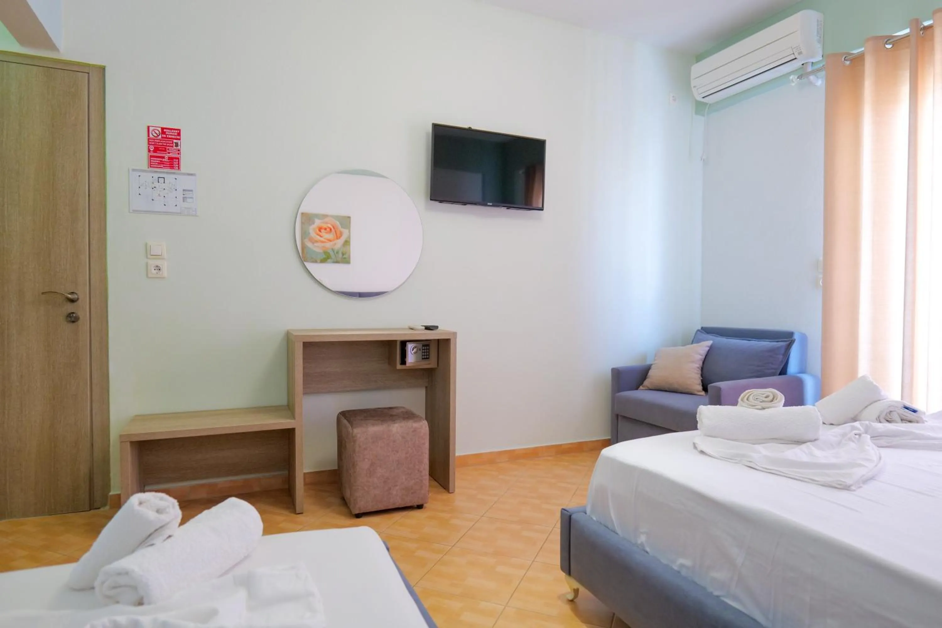 Photo of the whole room, Bed in Hotel Driloni